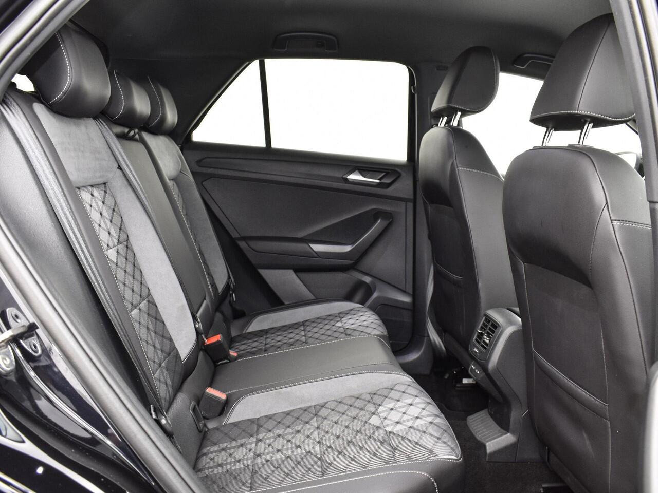 Volkswagen T-Roc 1.5 TSI 150pk DSG R-Line Business · Camera · Apple/Android Car Play · Navi · P-Sensoren · ACC · 17'' Inch · Garantie t/m 20-06-2028 of 100.000km