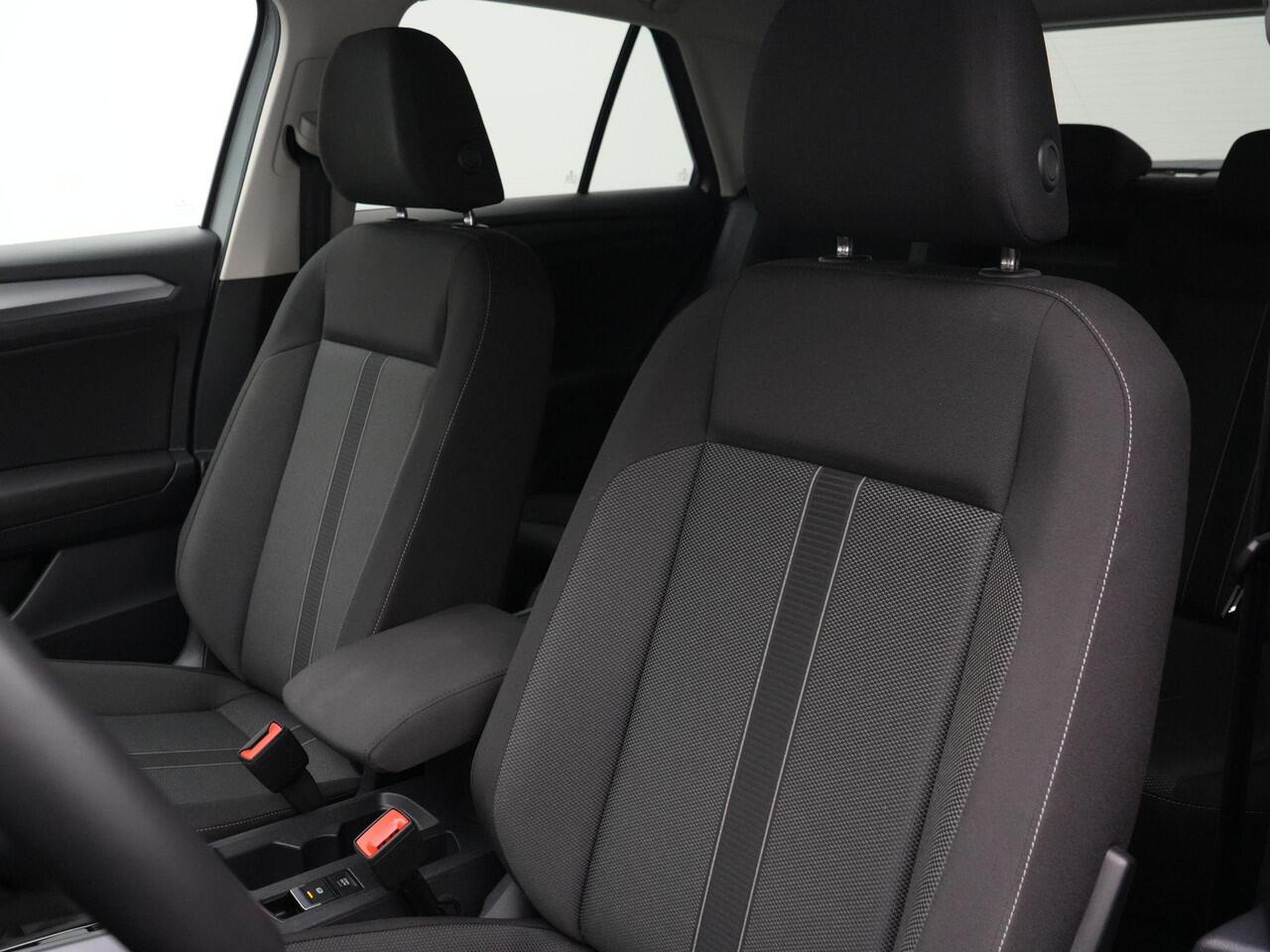 Volkswagen T-Roc 1.5 TSI 150 pk DSG Life Edition | Navigatie | Achteruitrijcamera | Side Assist | Adaptive Cruise | Climatronic