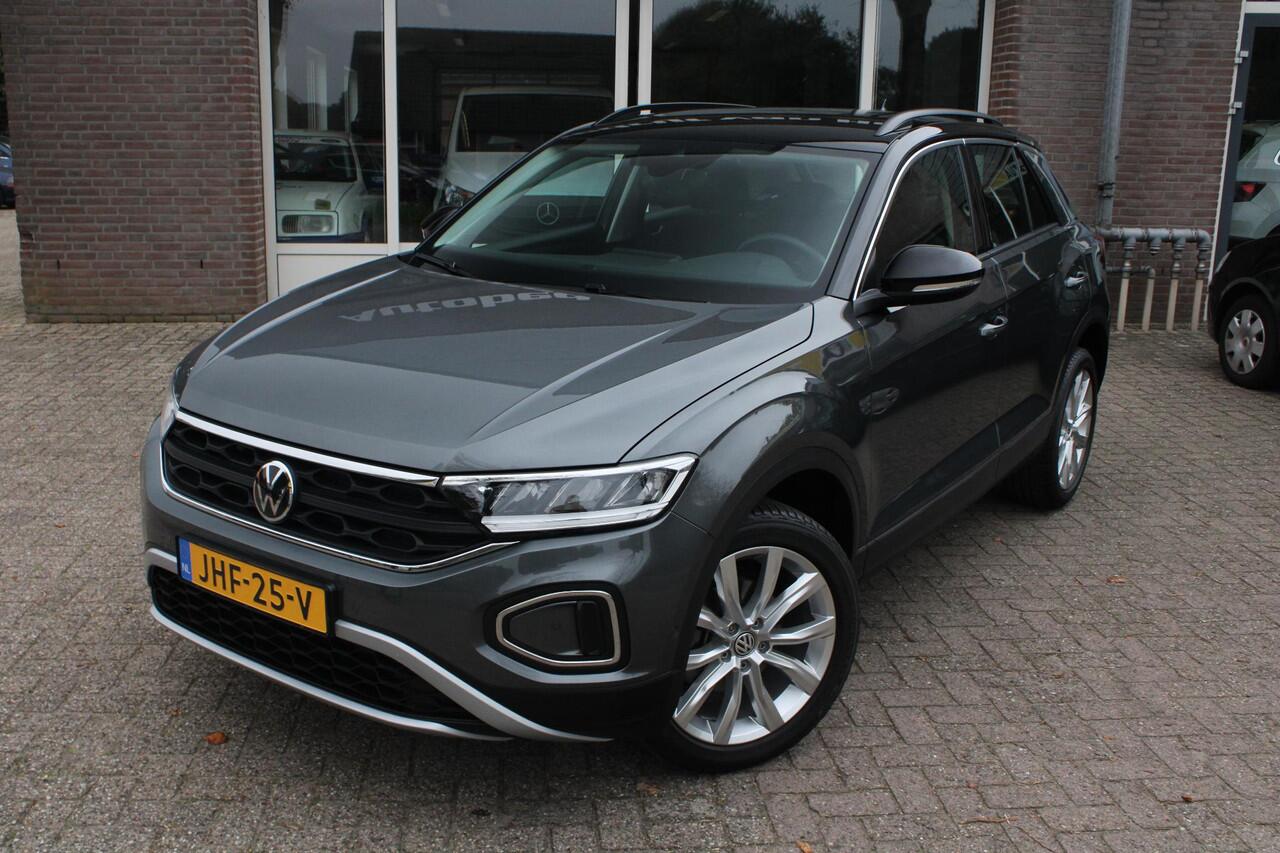 Volkswagen T-Roc 1.5 TSI Apple/Android carplay, Parkeer assistent, NAVI, LED, ACC, Leder, Parkeersensoren, Comfortstoelen, 18" LMV