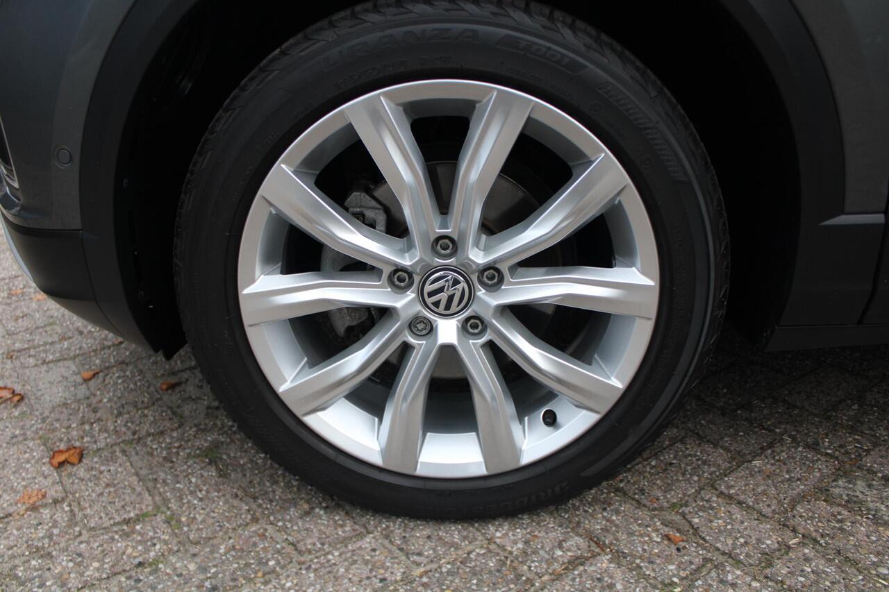 Volkswagen T-Roc 1.5 TSI Apple/Android carplay, Parkeer assistent, NAVI, LED, ACC, Leder, Parkeersensoren, Comfortstoelen, 18" LMV