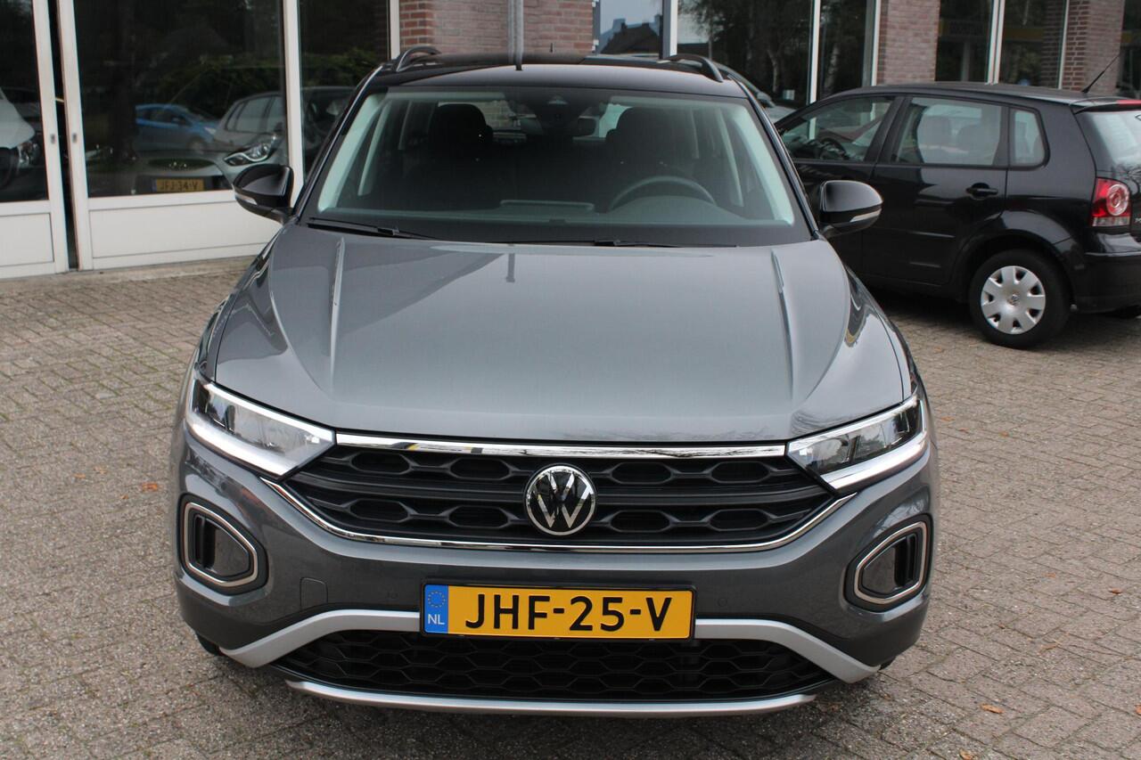 Volkswagen T-Roc 1.5 TSI Apple/Android carplay, Parkeer assistent, NAVI, LED, ACC, Leder, Parkeersensoren, Comfortstoelen, 18" LMV