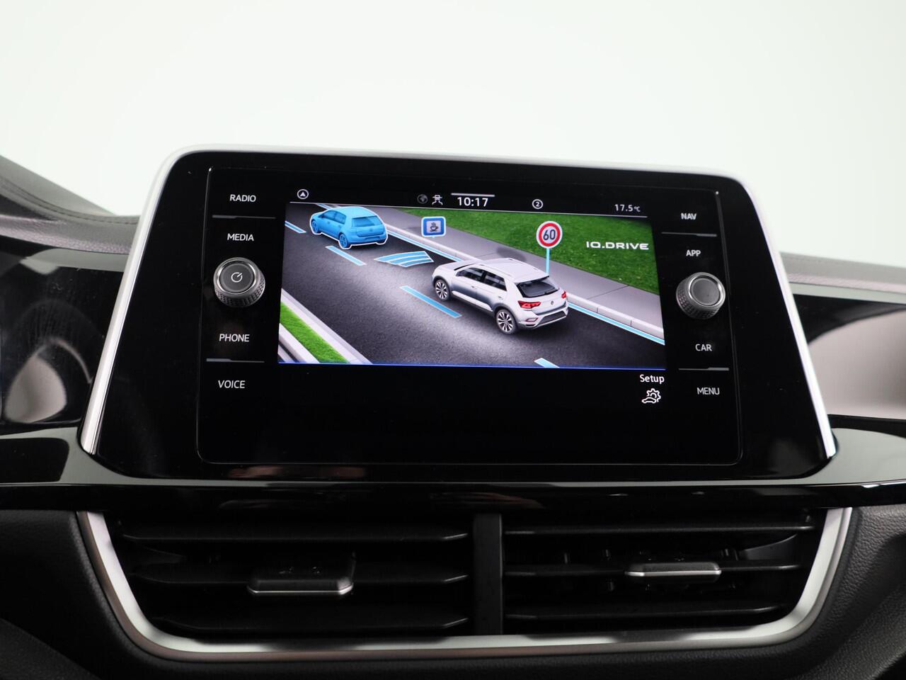 Volkswagen T-Roc 1.5 TSI R-Line 150 pk Automaat (DSG) | Verlengde garantie | Navigatie via App | Parkeersensoren (Park assist) | Achteruitrijcamera | Keyless | R-Line |