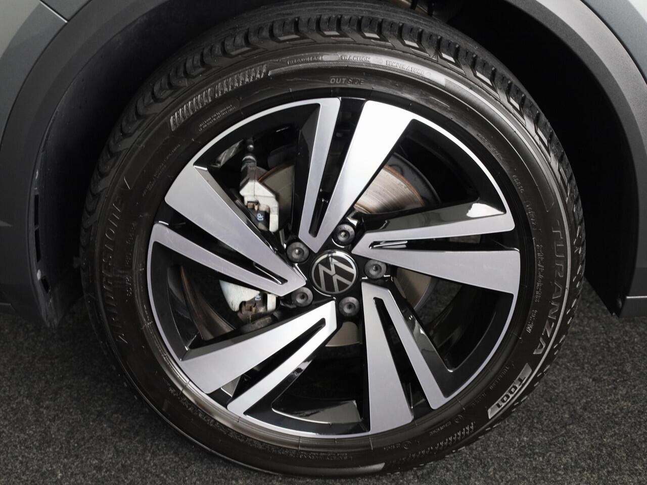 Volkswagen T-Roc 1.5 TSI R-Line 150 pk Automaat (DSG) | Verlengde garantie | Navigatie via App | Parkeersensoren (Park assist) | Achteruitrijcamera | Keyless | R-Line |