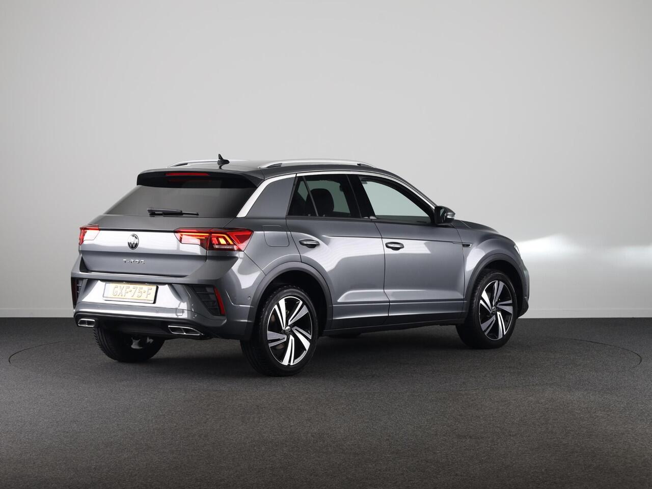 Volkswagen T-Roc 1.5 TSI R-Line 150 pk Automaat (DSG) | Verlengde garantie | Navigatie via App | Parkeersensoren (Park assist) | Achteruitrijcamera | Keyless | R-Line |