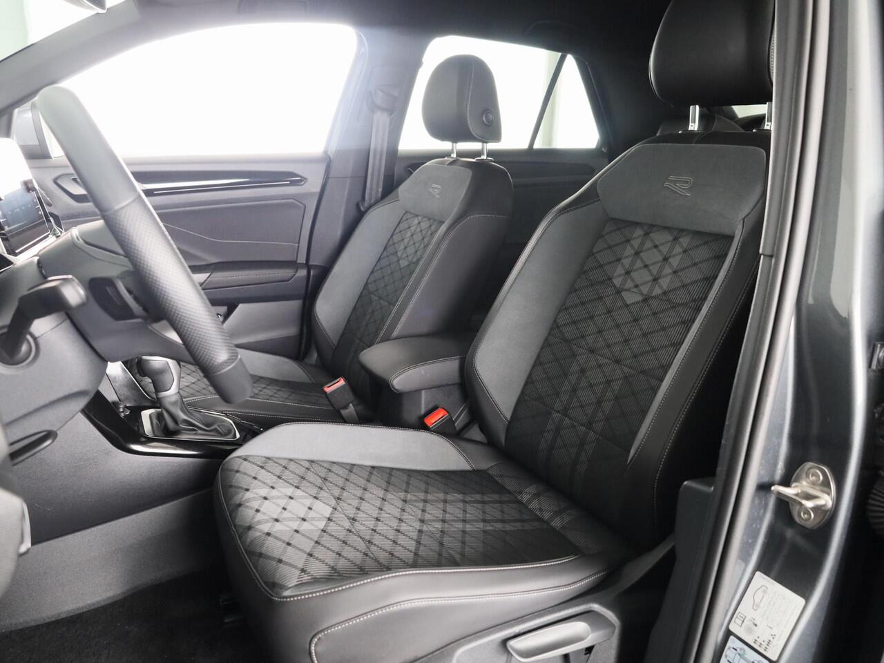 Volkswagen T-Roc 1.5 TSI R-Line 150 pk Automaat (DSG) | Verlengde garantie | Navigatie via App | Parkeersensoren (Park assist) | Achteruitrijcamera | Keyless | R-Line |