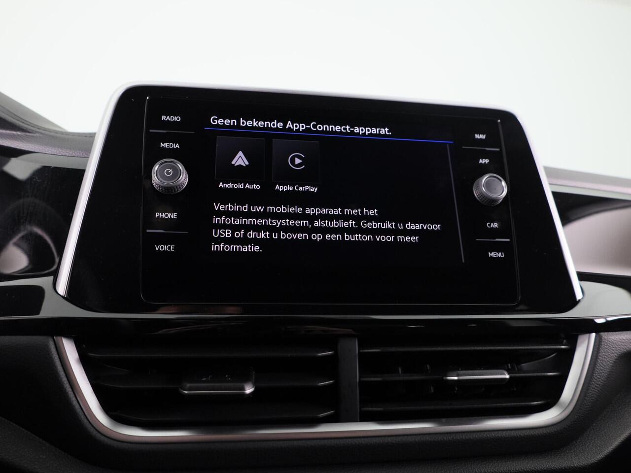 Volkswagen T-Roc 1.5 TSI R-Line 150 pk Automaat (DSG) | Verlengde garantie | Navigatie via App | Parkeersensoren (Park assist) | Achteruitrijcamera | Keyless | R-Line |