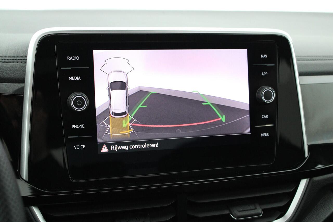 Volkswagen T-Roc 1.5 TSI 150pk DSG R-Line Business+ Panoramadak Trekhaak Camera Matrix Keyless Stoelverwarming