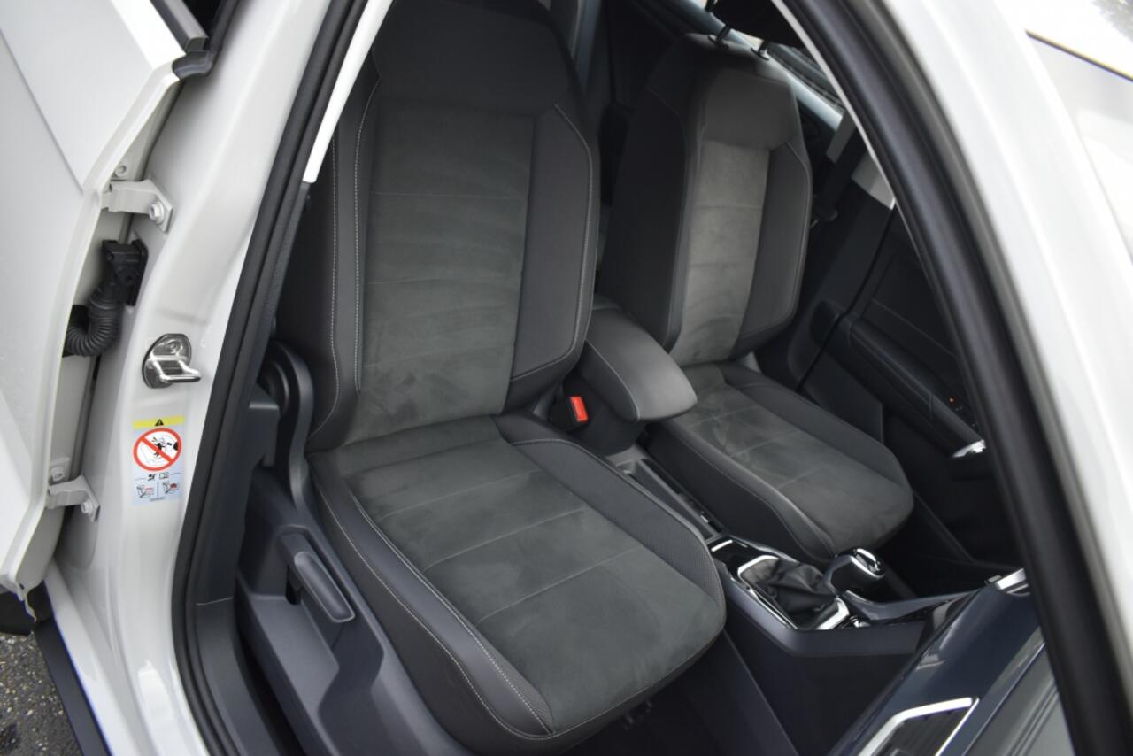 Volkswagen T-Roc 1.5 TSI R-Line Bns/ dsg/stoelvrw/clima/iq light/carplay