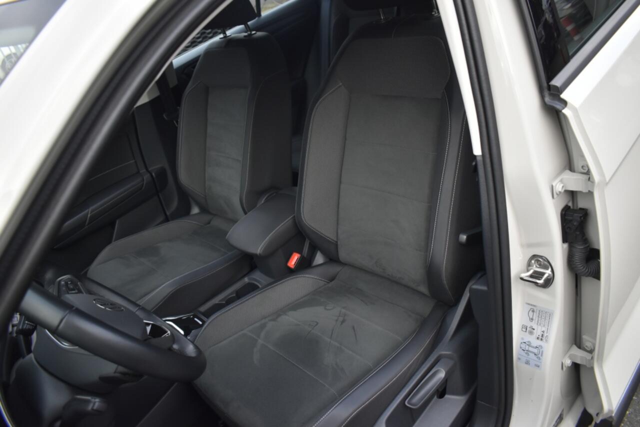 Volkswagen T-Roc 1.5 TSI R-Line Bns/ dsg/stoelvrw/clima/iq light/carplay