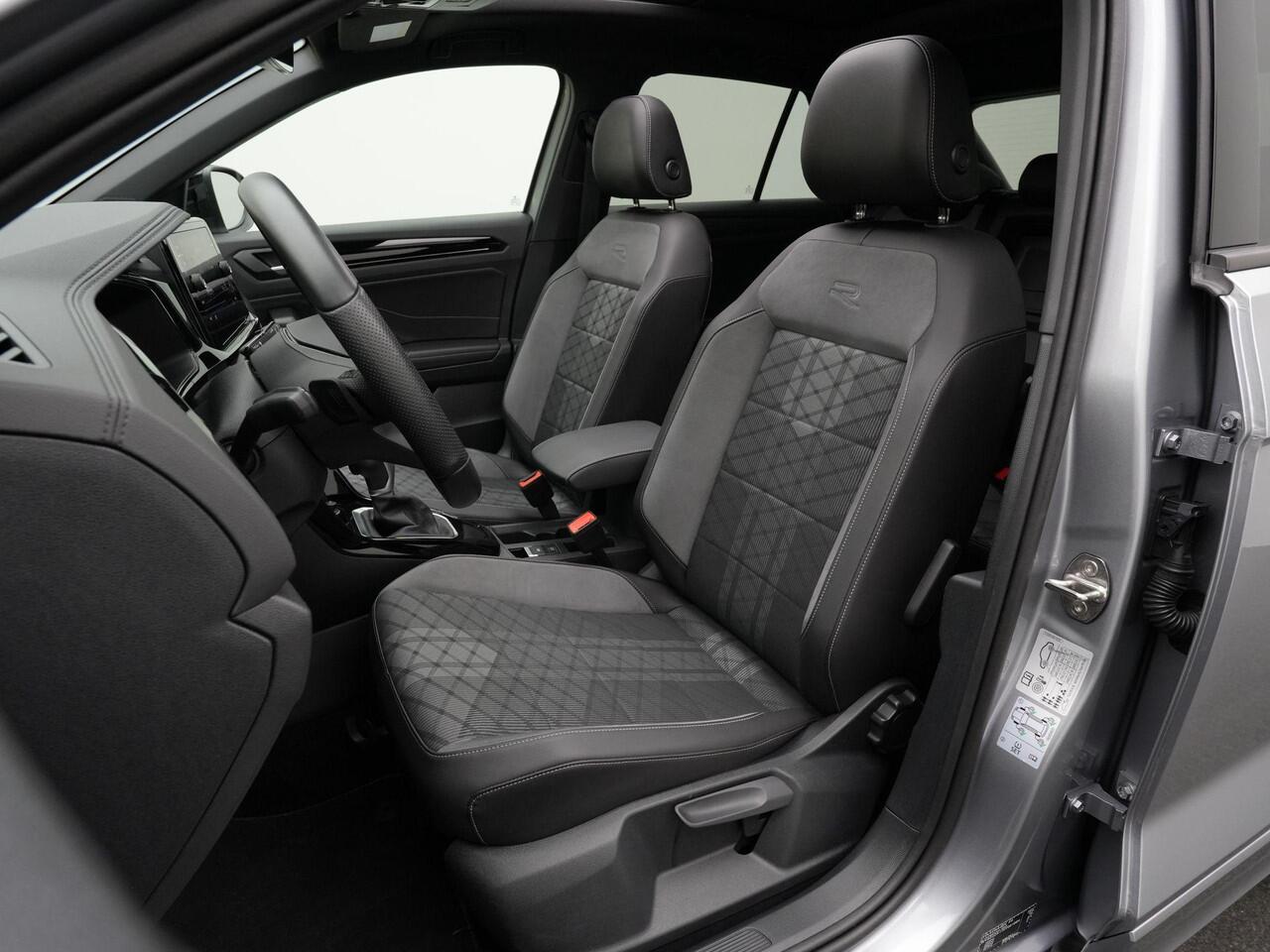 Volkswagen T-Roc 1.5 TSI 150 pk DSG R-Line | Panoramadak | IQ Light | Carplay | Parkeersensoren voor/achter | Adaptive Cruise