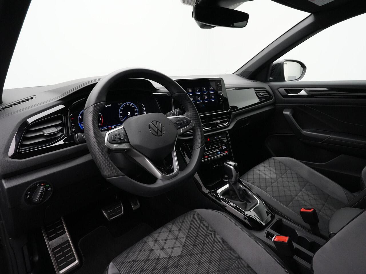 Volkswagen T-Roc 1.5 TSI 150 pk DSG R-Line | Panoramadak | Parkeersensoren voor/achter | Adaptive Cruise