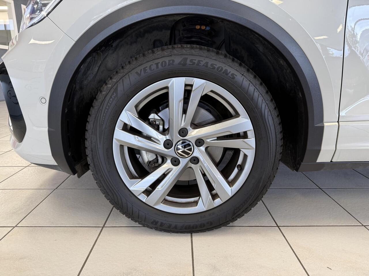 Volkswagen T-Roc 1.5 TSI R-Line DSG *IQ*CAM*MASSAGE*BUSS-PACK*LM17*