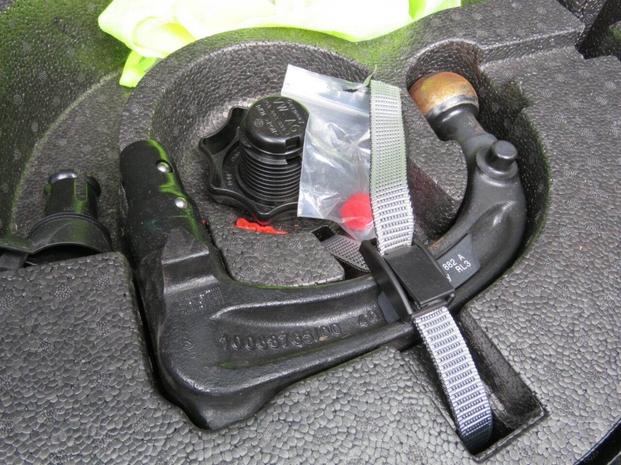 Volkswagen T-Roc 1.5 TSI 150pk DSG-aut. LIFE EDITION / Trekhaak / Stoelverw. / Navi / BOVAG garantie