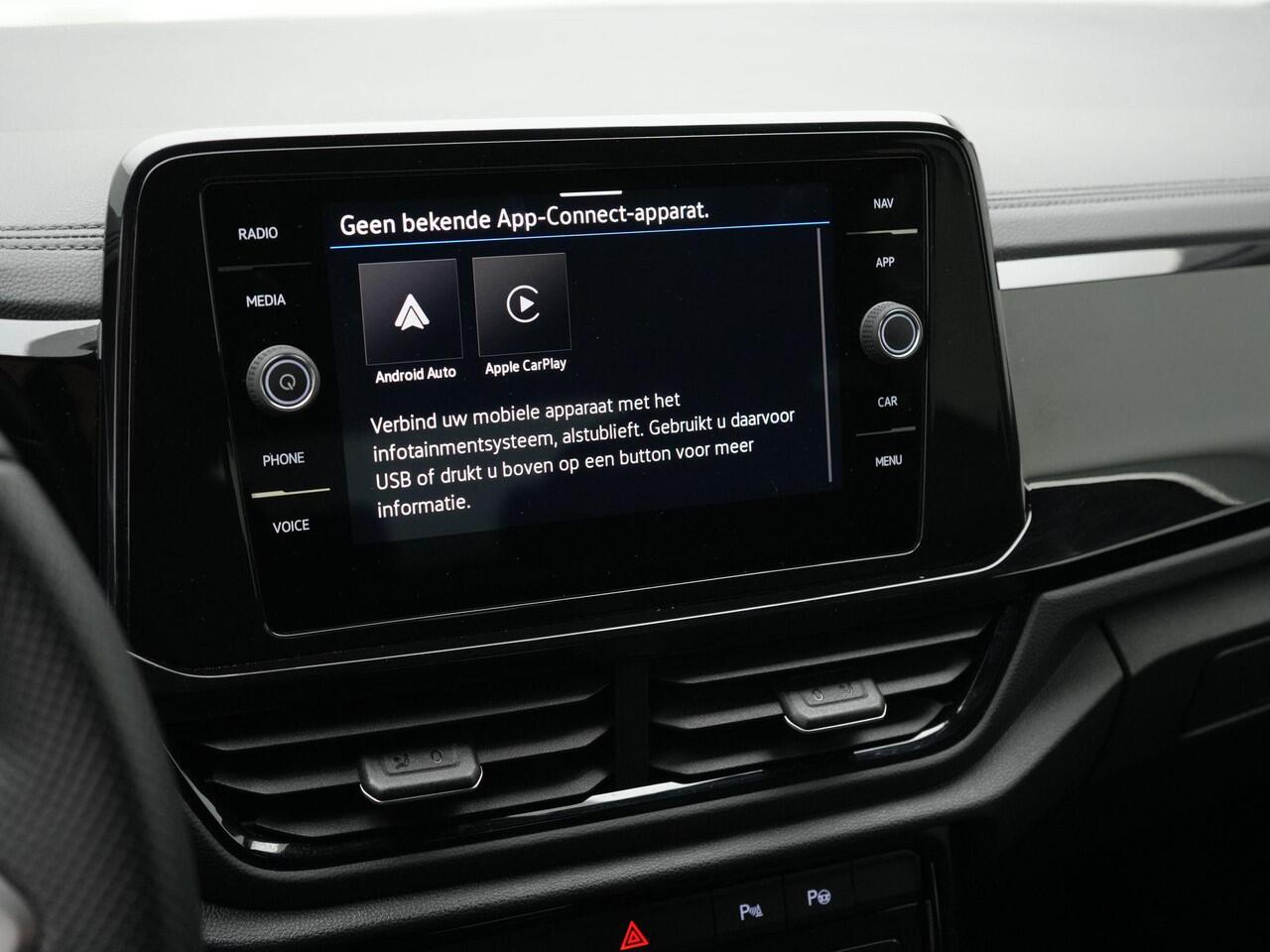 Volkswagen T-Roc 1.5 TSI 150 pk DSG R-Line | IQ Light | Black Style | Adaptive Cruise | Park Assist | Apple Carplay/Android Auto | DAB | 18 inch