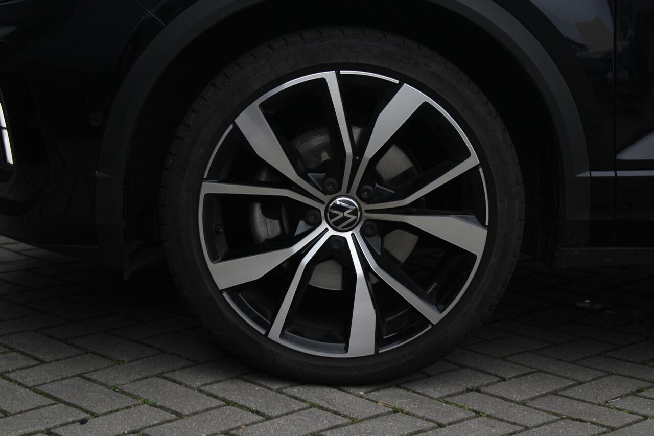 Volkswagen T-Roc 1.0 TSI R-Line Business | Panorama dak | IQ.Light | 19 Inch | R Stoelen