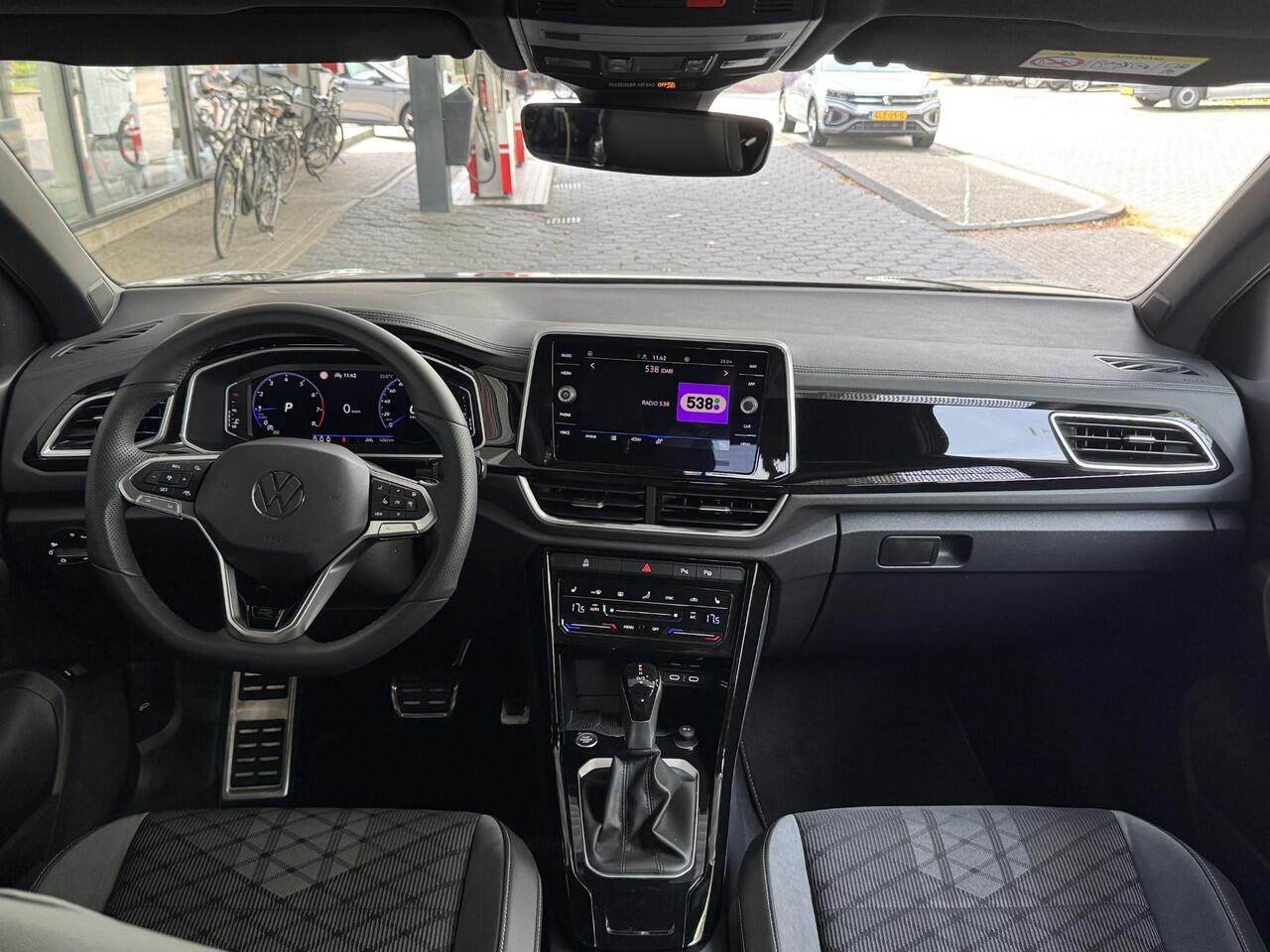 Volkswagen T-Roc 1.5 TSI 150pk DSG R-Line (Trekhaak,Camera,IQ,Virtual)