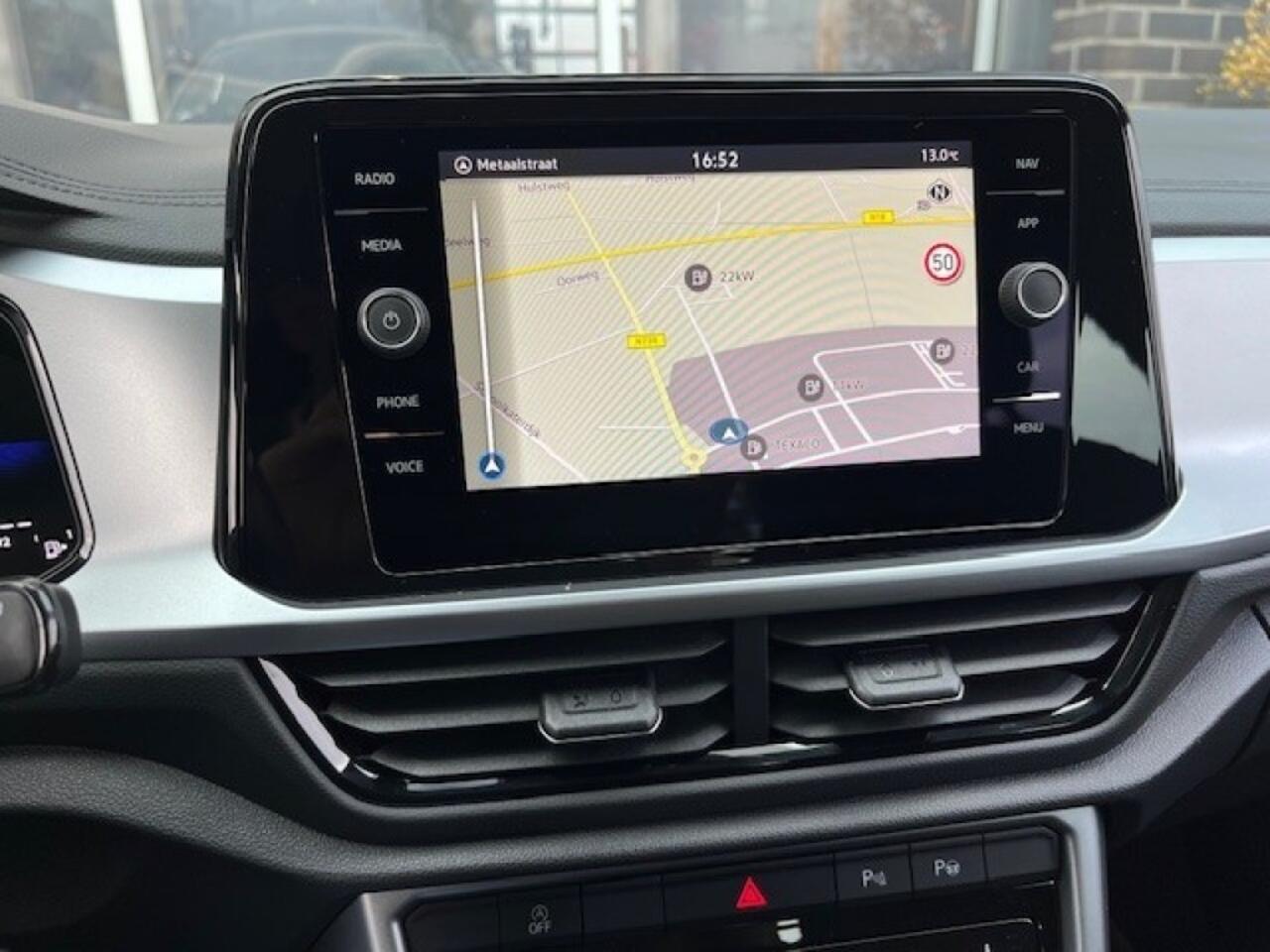 Volkswagen T-Roc 1.5 TSI AUT. LIFE VIRTU - NAVI - AFN. TREKH. - PDC