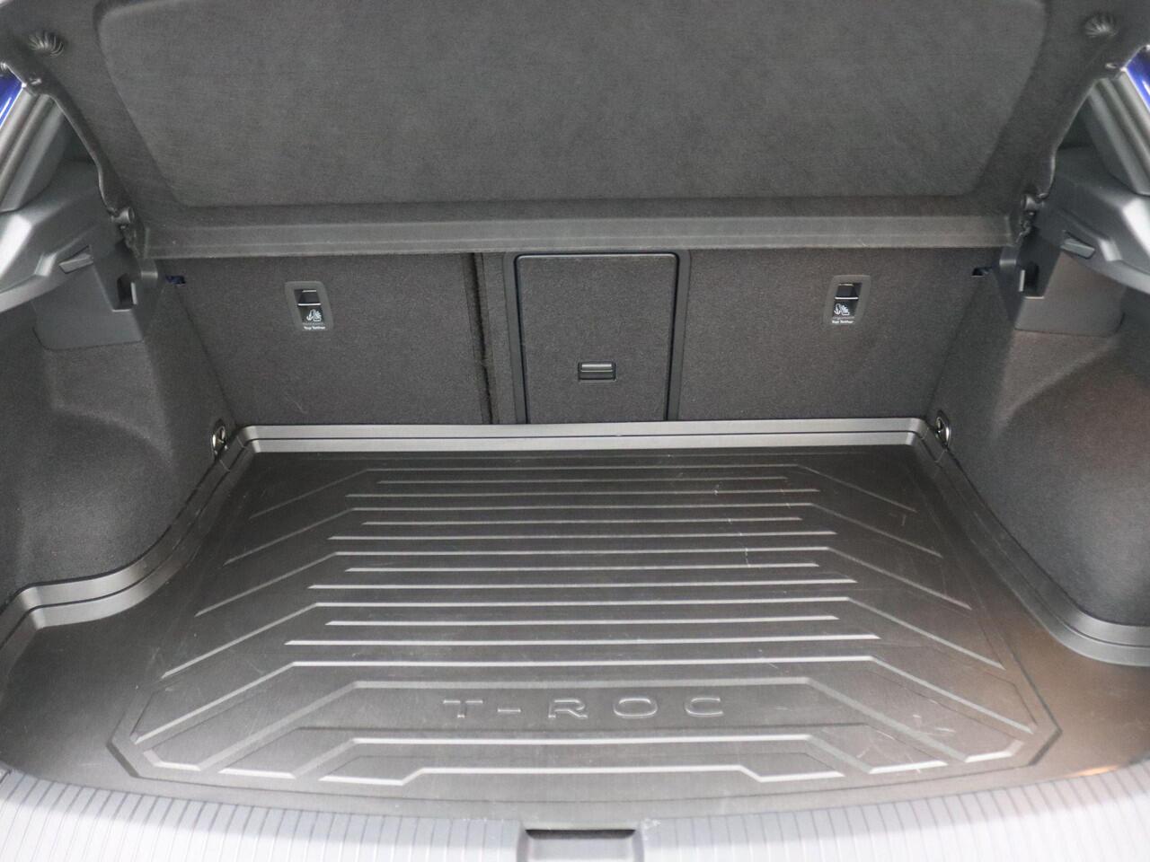 Volkswagen T-Roc 1.5 TSI R-Line Edition 150PK DSG Pano-Schuifdak, Black Style, Trekhaak, Matrix LED, Keyless, 16" lm winterset, Elektr. Achterklep, 18" LM Velgen, Side Assist