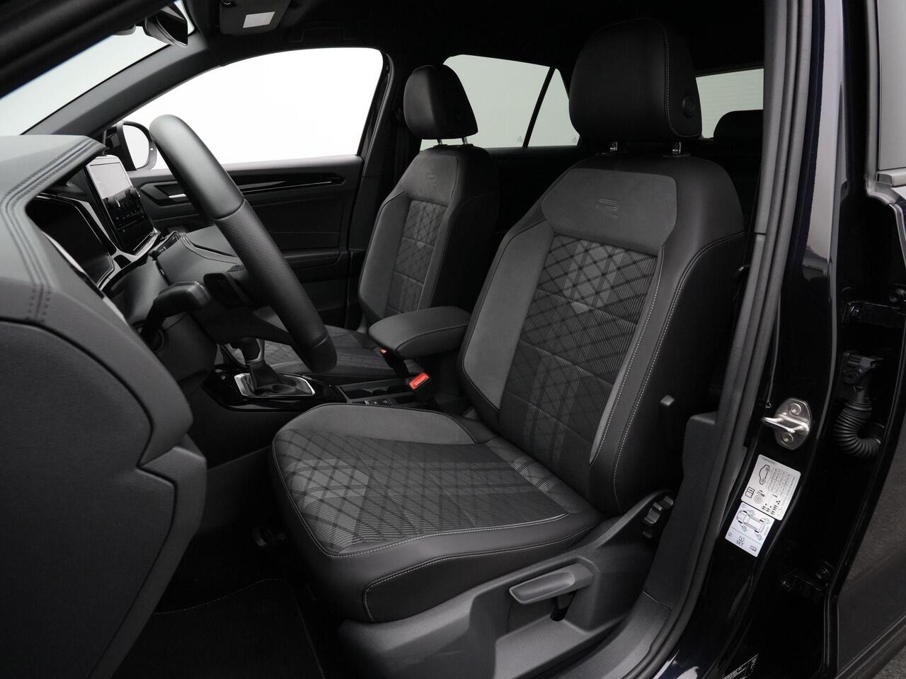 Volkswagen T-Roc 1.5 TSI 150 pk DSG R-Line | IQ Light | Parkeersensoren voor/achter | Adaptive Cruise | Carplay