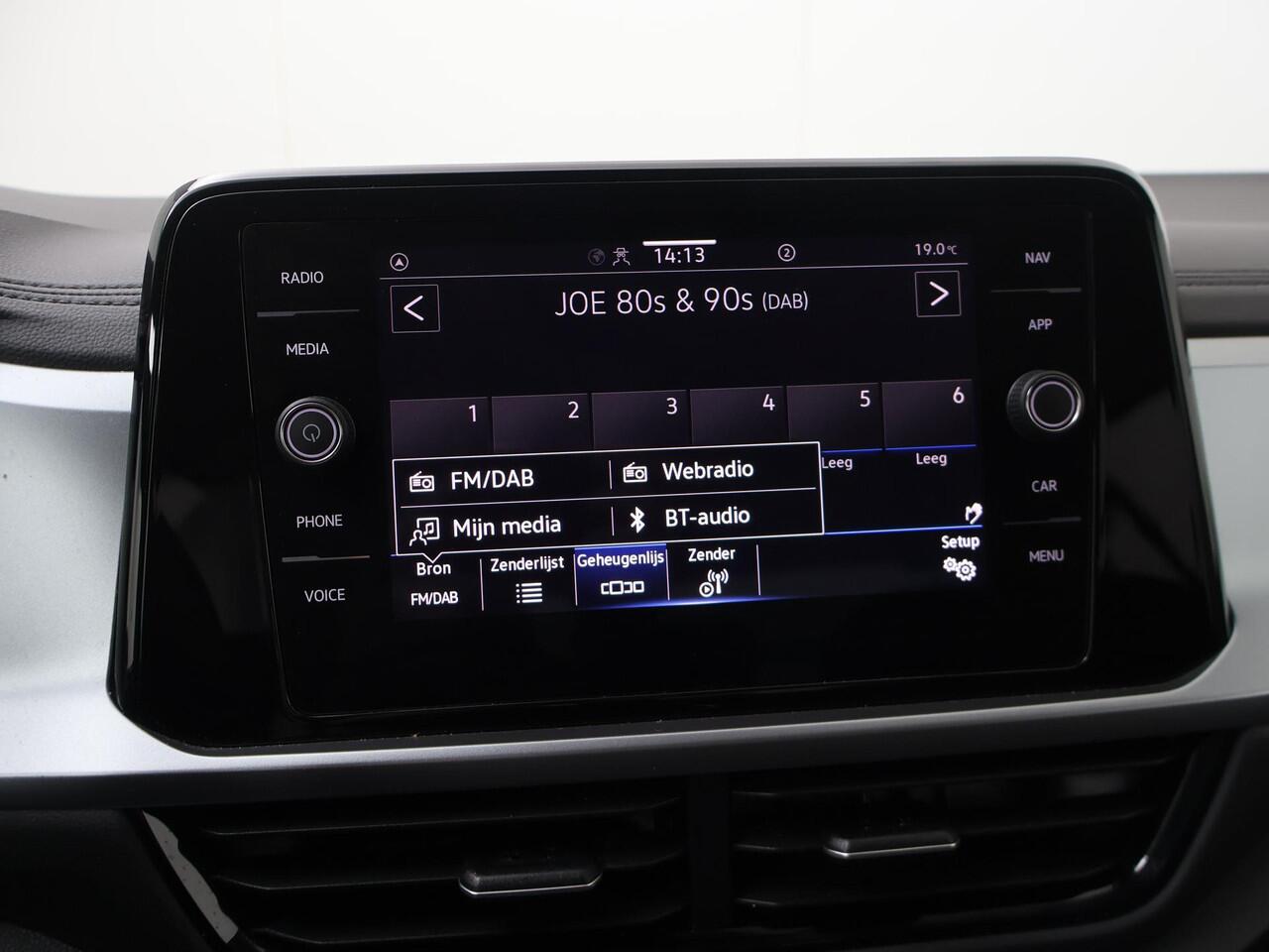 Volkswagen T-Roc 1.0 TSI Life Edition | 116 PK | Climate control | LED verlichting | Achteruitrijcamera |