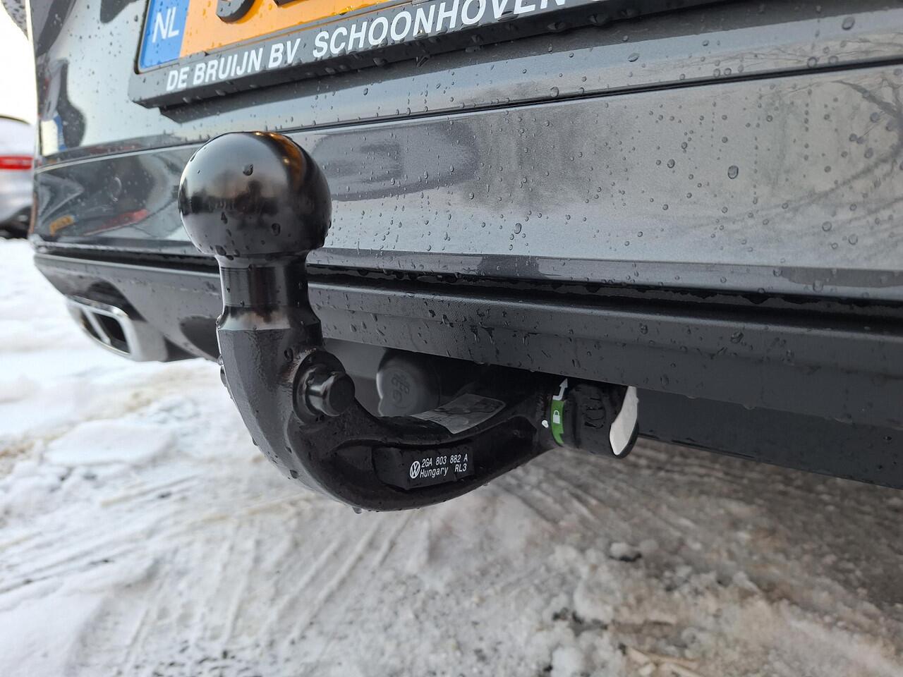 Volkswagen T-Roc 1.5 TSI 150pk DSG R-Line (Trekhaak,Camera,IQ,Navi)