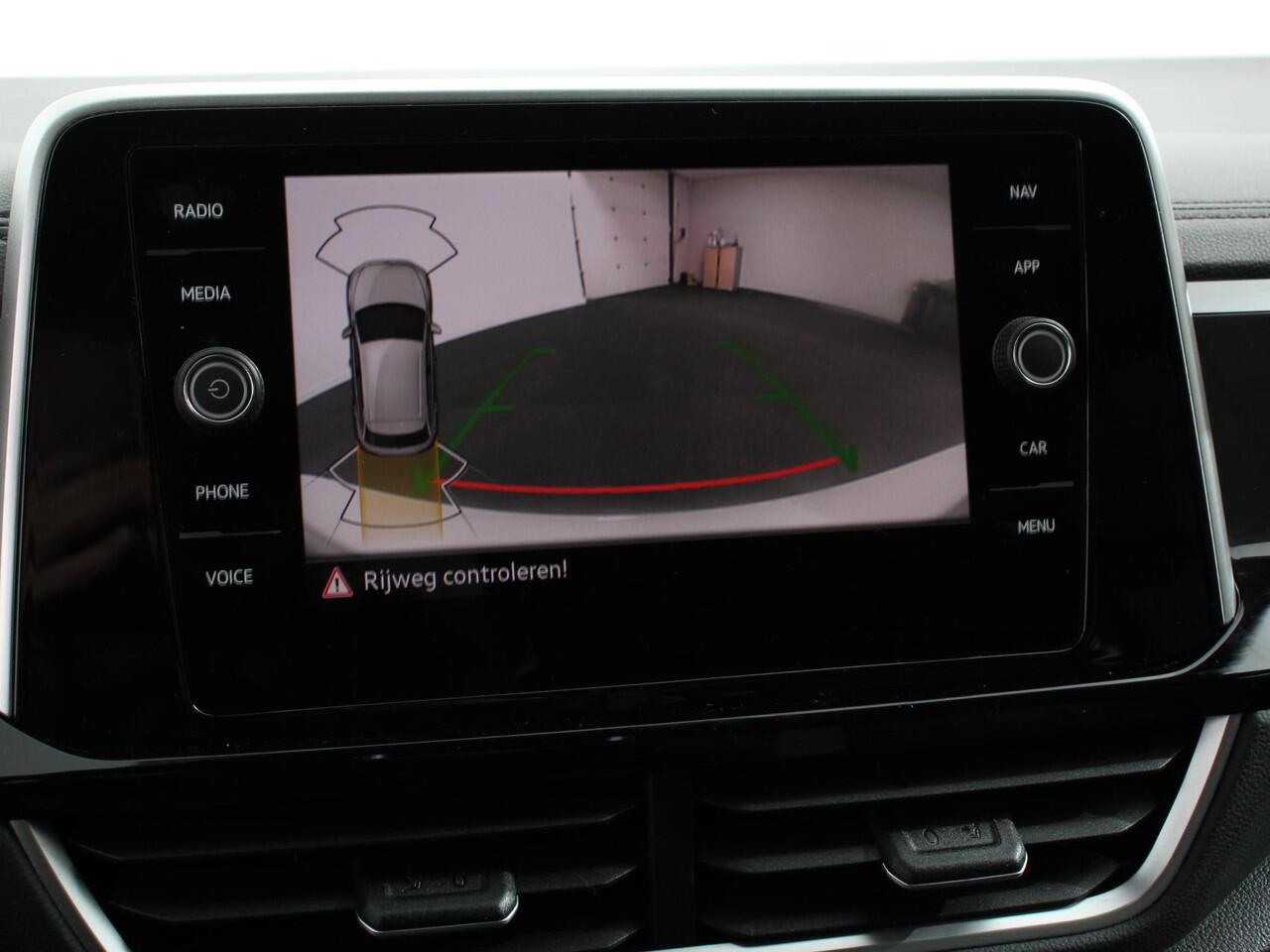 Volkswagen T-Roc 1.5 TSI 150pk DSG R-Line Edition | Navigatie | Apple Carplay/Android Auto | Electrische te openen kofferbak | Camera | Keyless start | Led | Dab | Adaptive Cruise Control