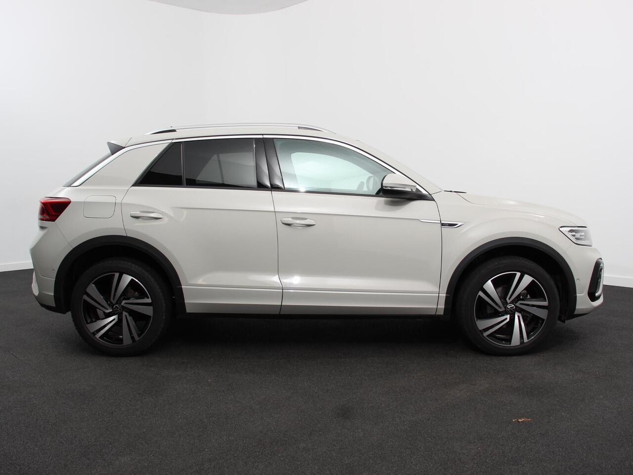 Volkswagen T-Roc 1.5 TSI 150pk DSG R-Line Edition | Navigatie | Apple Carplay/Android Auto | Electrische te openen kofferbak | Camera | Keyless start | Led | Dab | Adaptive Cruise Control