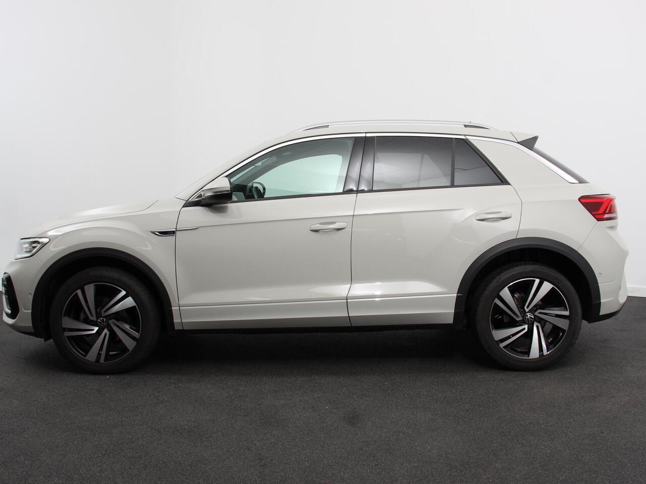 Volkswagen T-Roc 1.5 TSI 150pk DSG R-Line Edition | Navigatie | Apple Carplay/Android Auto | Electrische te openen kofferbak | Camera | Keyless start | Led | Dab | Adaptive Cruise Control