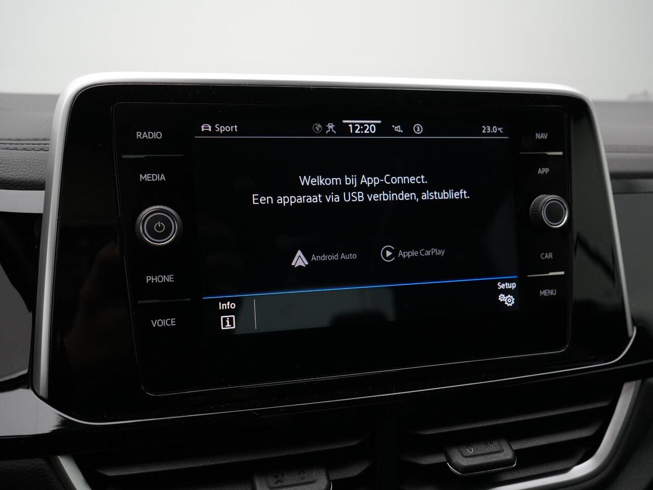 Volkswagen T-Roc Cabrio 1.5 TSI 150 pk DSG R-Line | Achteruitrijcamera | Stoelverwarming | Carplay | 19 inch