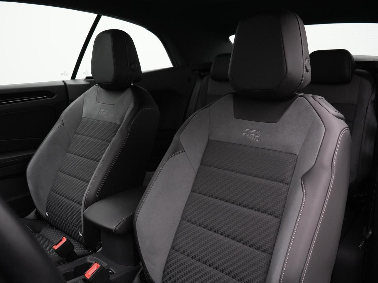 Volkswagen T-Roc Cabrio 1.5 TSI 150 pk DSG R-Line | Achteruitrijcamera | Stoelverwarming | Carplay | 19 inch