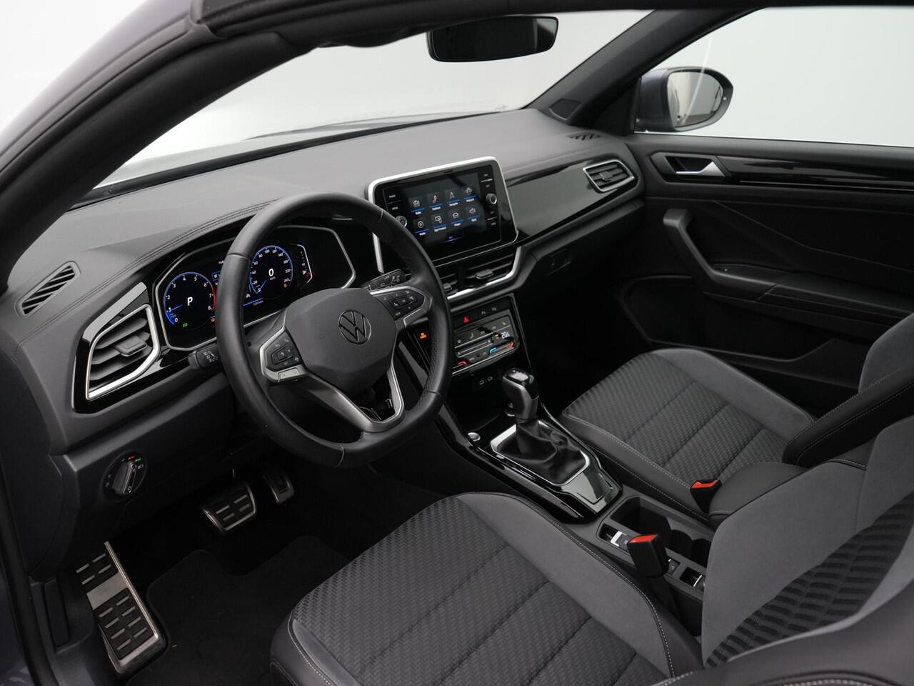 Volkswagen T-Roc Cabrio 1.5 TSI 150 pk DSG R-Line | Achteruitrijcamera | Stoelverwarming | Carplay | 19 inch