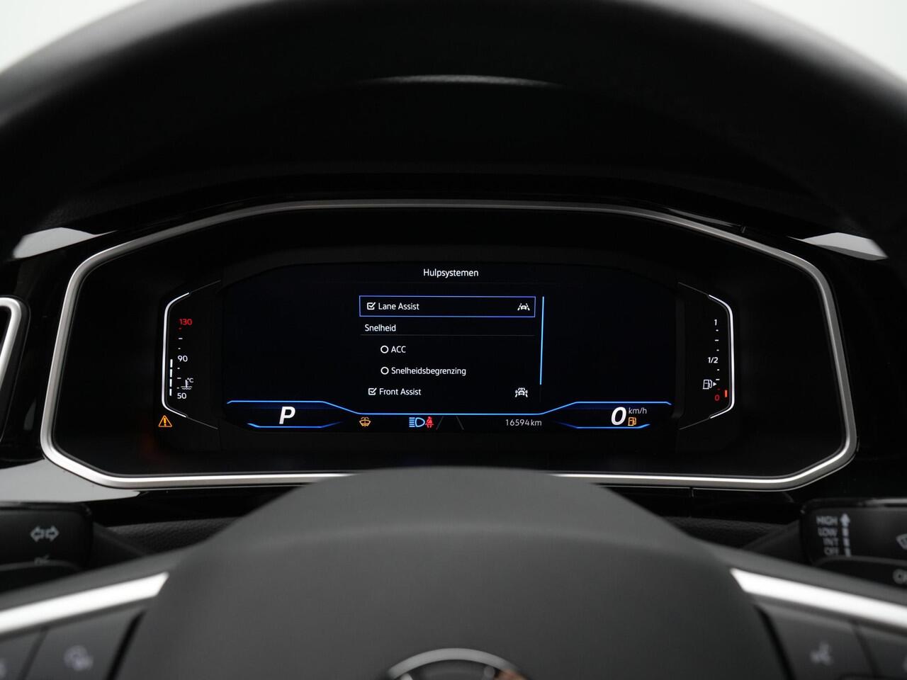 Volkswagen T-Roc Cabrio 1.5 TSI 150 pk DSG R-Line | Achteruitrijcamera | Stoelverwarming | Carplay | 19 inch