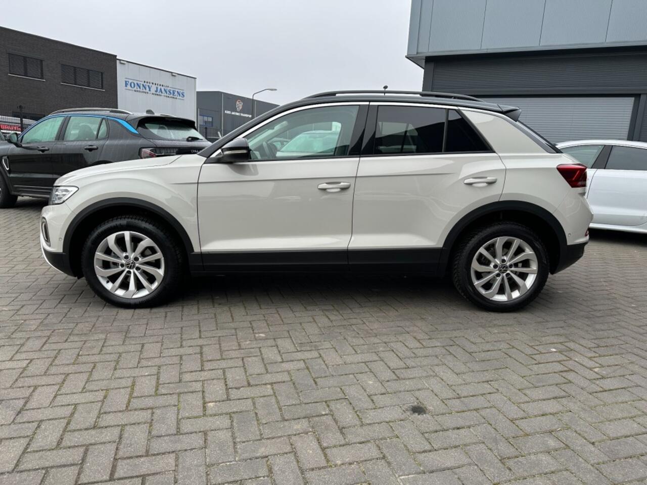 Volkswagen T-Roc 1.5 TSi Automaat 150 PK Navi. Camera stoelverw.