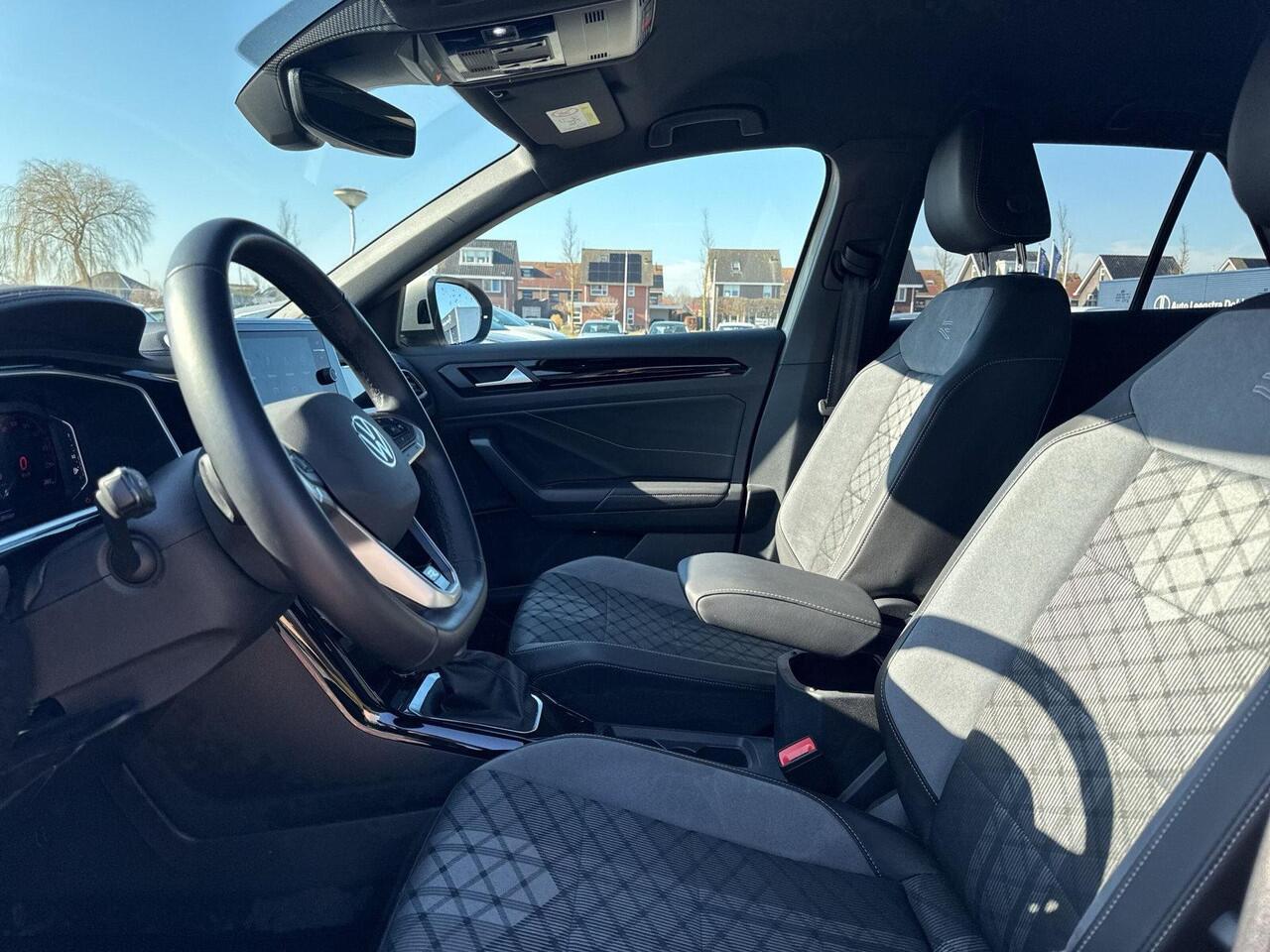 Volkswagen T-Roc 1.5 TSI R-Line | A. Camera | Privacy glas | LMV | LED |