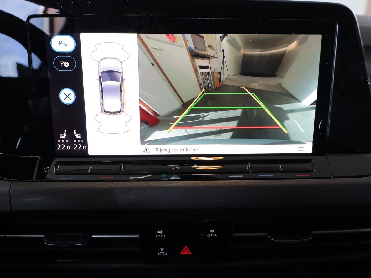 Volkswagen T-Roc 1.5 TSI R-Line Business | Climate Control | Keyless | Elek bedienbare achterklep | Achteruitrijcamera | Elek inklapbare buitenspiegels |