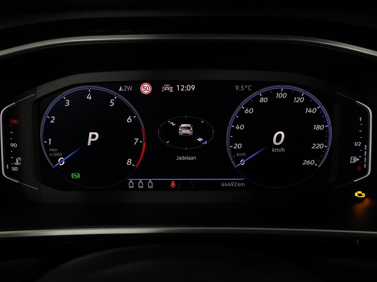 Volkswagen T-Roc 1.5 TSI R-Line Business | Climate Control | Keyless | Elek bedienbare achterklep | Achteruitrijcamera | Elek inklapbare buitenspiegels |