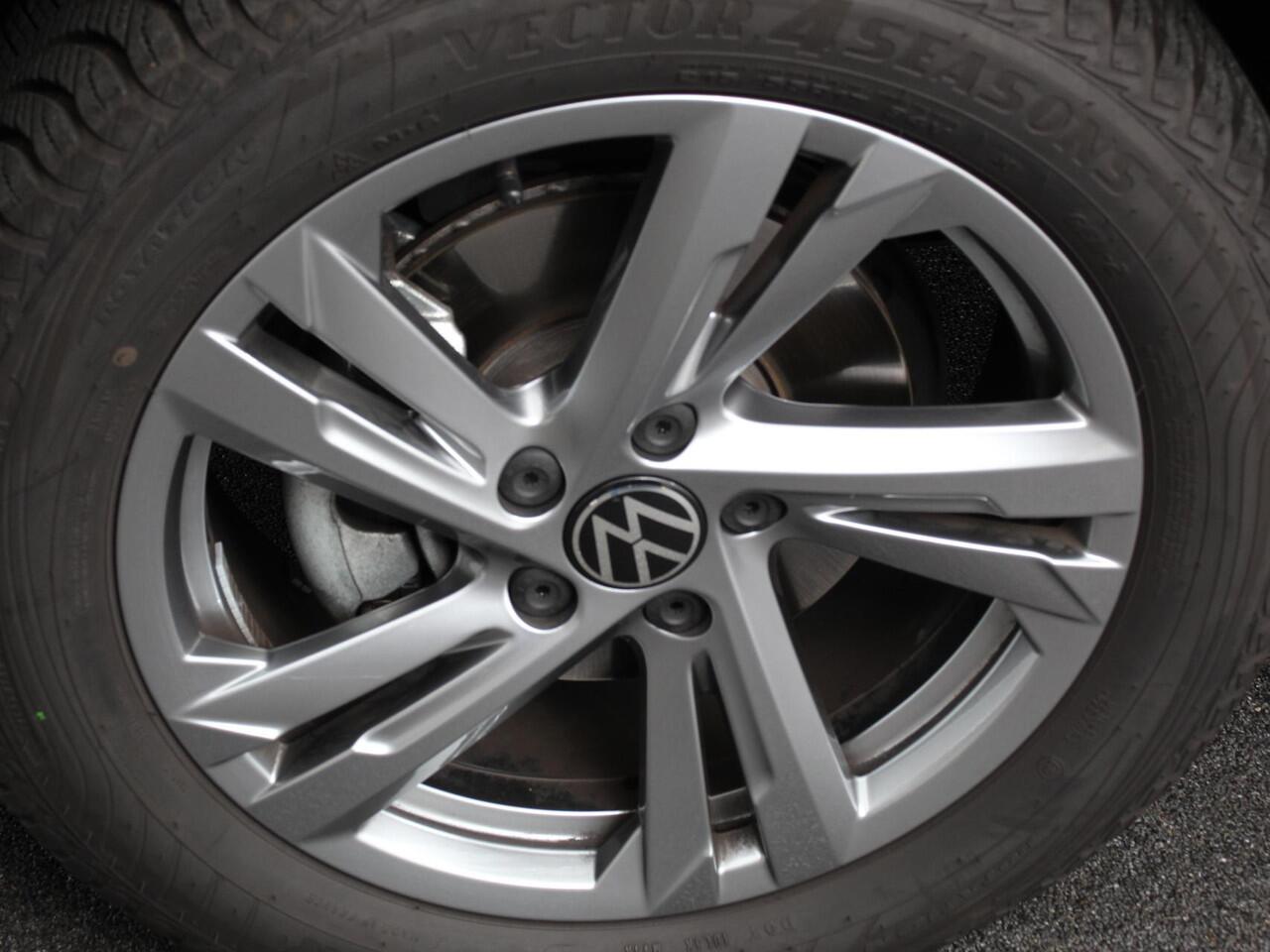 Volkswagen T-Roc 1.5 TSI 150pk DSG R-Line Navigatie Apple Carplay/Android Auto Parkeersensoren Camera Adaptive Cruise Control Dab Digitale Cockpit