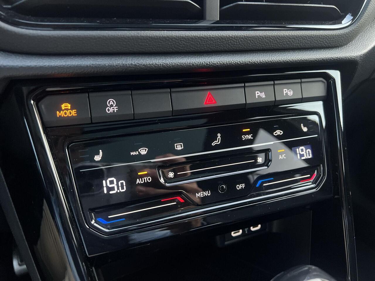 Volkswagen T-Roc 1.5 TSI R-Line Business | Pano | Vol! | | 150Pk | Automaat | Trekhaak Afneembaar | Elec A-Klep |