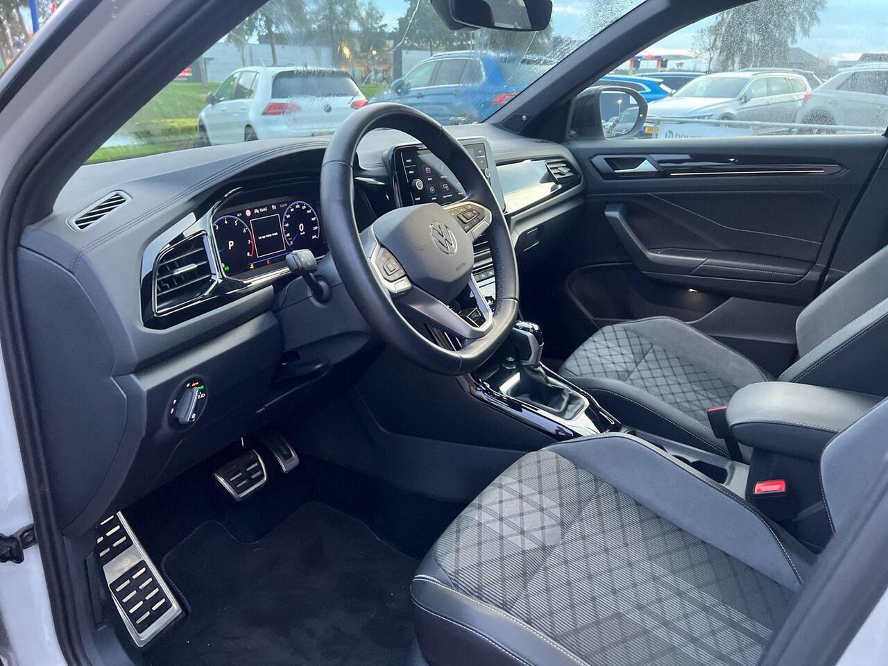 Volkswagen T-Roc 1.5 TSI R-Line Business | Pano | Vol! | | 150Pk | Automaat | Trekhaak Afneembaar | Elec A-Klep |