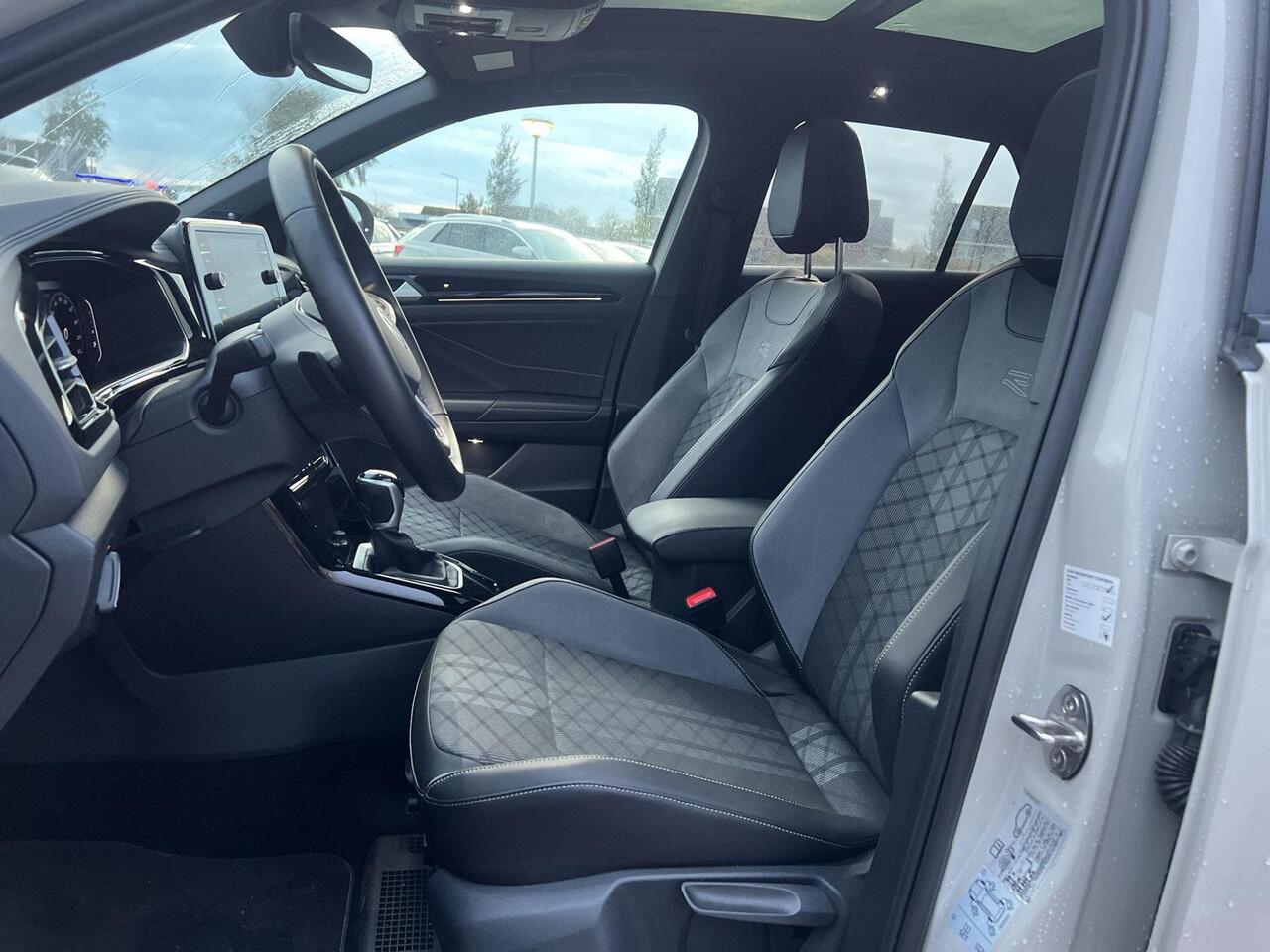 Volkswagen T-Roc 1.5 TSI R-Line Business | Pano | Vol! | | 150Pk | Automaat | Trekhaak Afneembaar | Elec A-Klep |