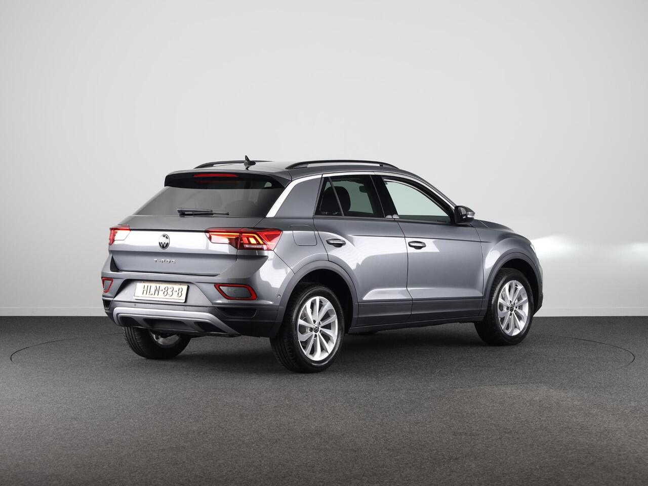 Volkswagen T-Roc Life Edition 1.5 110 kW / 150 pk TSI SUV 7 versn. | Verlengde garantie | Navigatie via App | Parkeersensoren (Park assist) | Achteruitrijcamera | Adaptieve cruise control |
