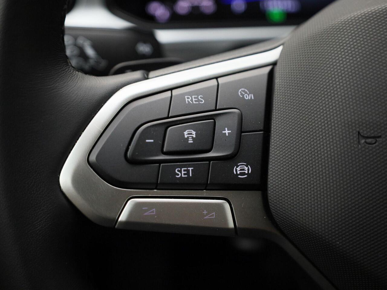 Volkswagen T-Roc 1.5TSI/150PK Life DSG · Navigatie · Apple/Android · Camera + Parkeersensoren · Garantie tot februari 2027