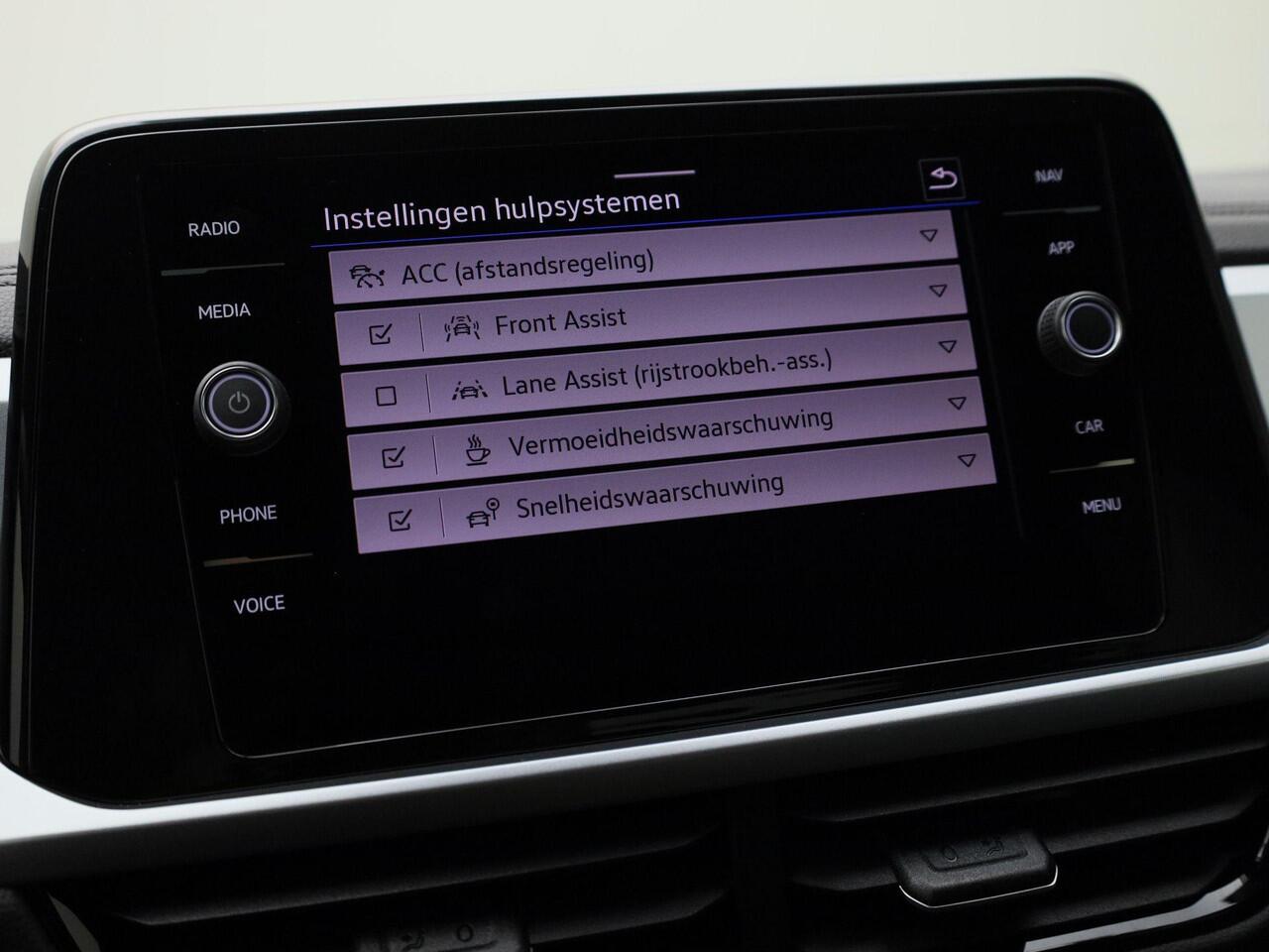 Volkswagen T-Roc 1.5TSI/150PK Life DSG · Navigatie · Apple/Android · Camera + Parkeersensoren · Garantie tot februari 2027