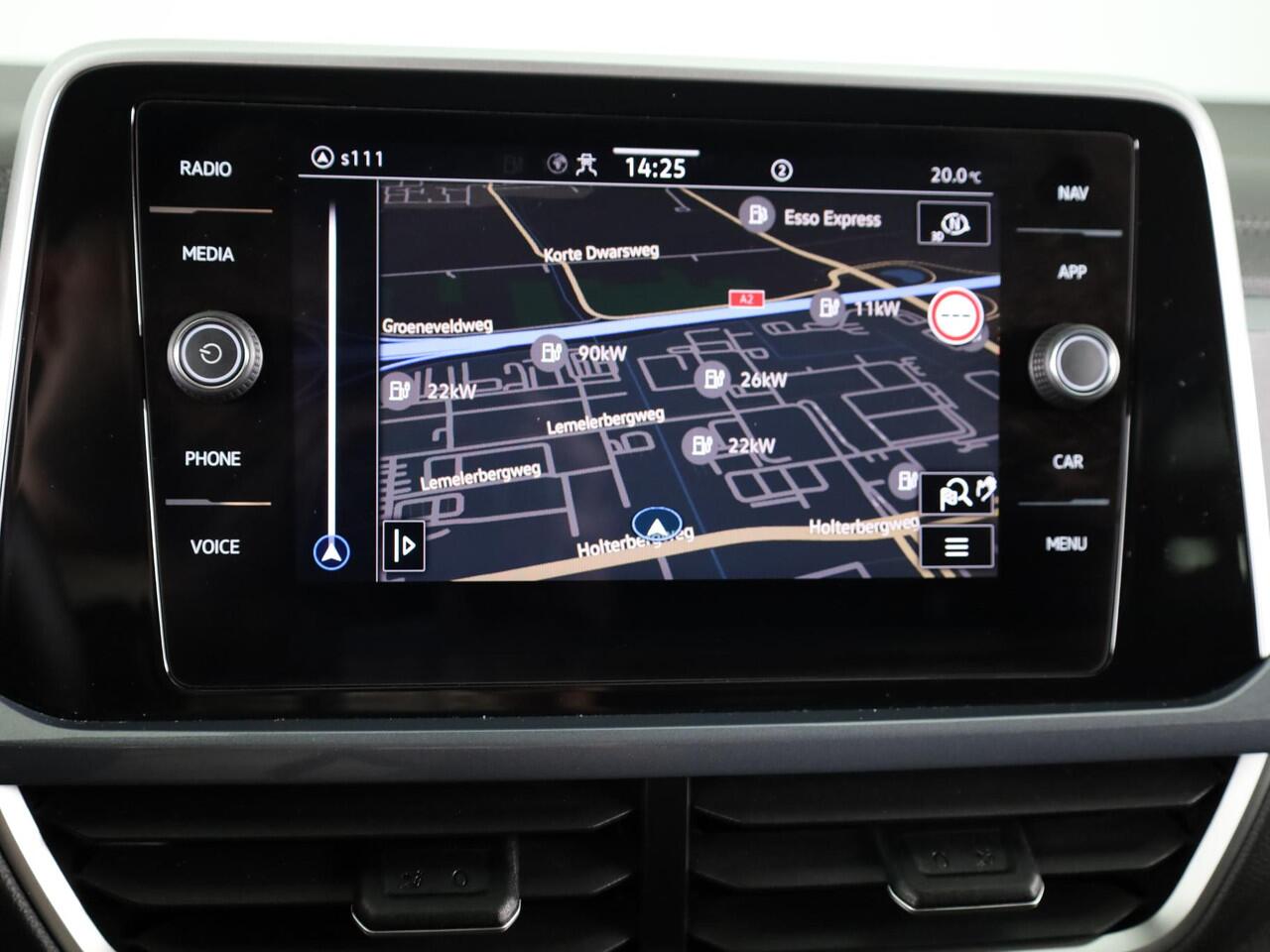 Volkswagen T-Roc 1.5 TSI Style 150 PK DSG | Trekhaak afneembaar | Navigatie | Stoel verwarming en massage | Leer/Alcantara |