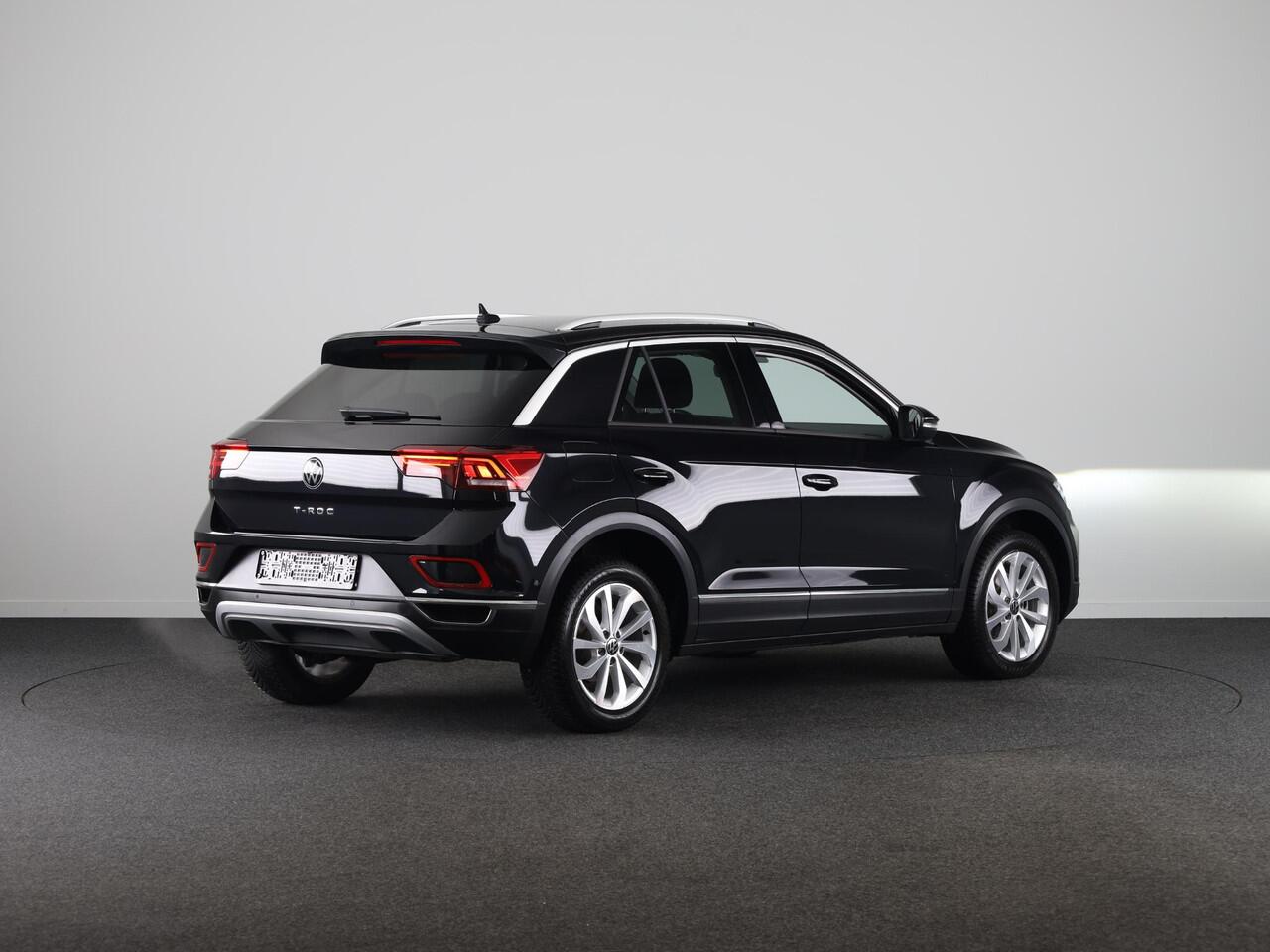 Volkswagen T-Roc 1.5 TSI Style 150 PK DSG | Trekhaak afneembaar | Navigatie | Stoel verwarming en massage | Leer/Alcantara |