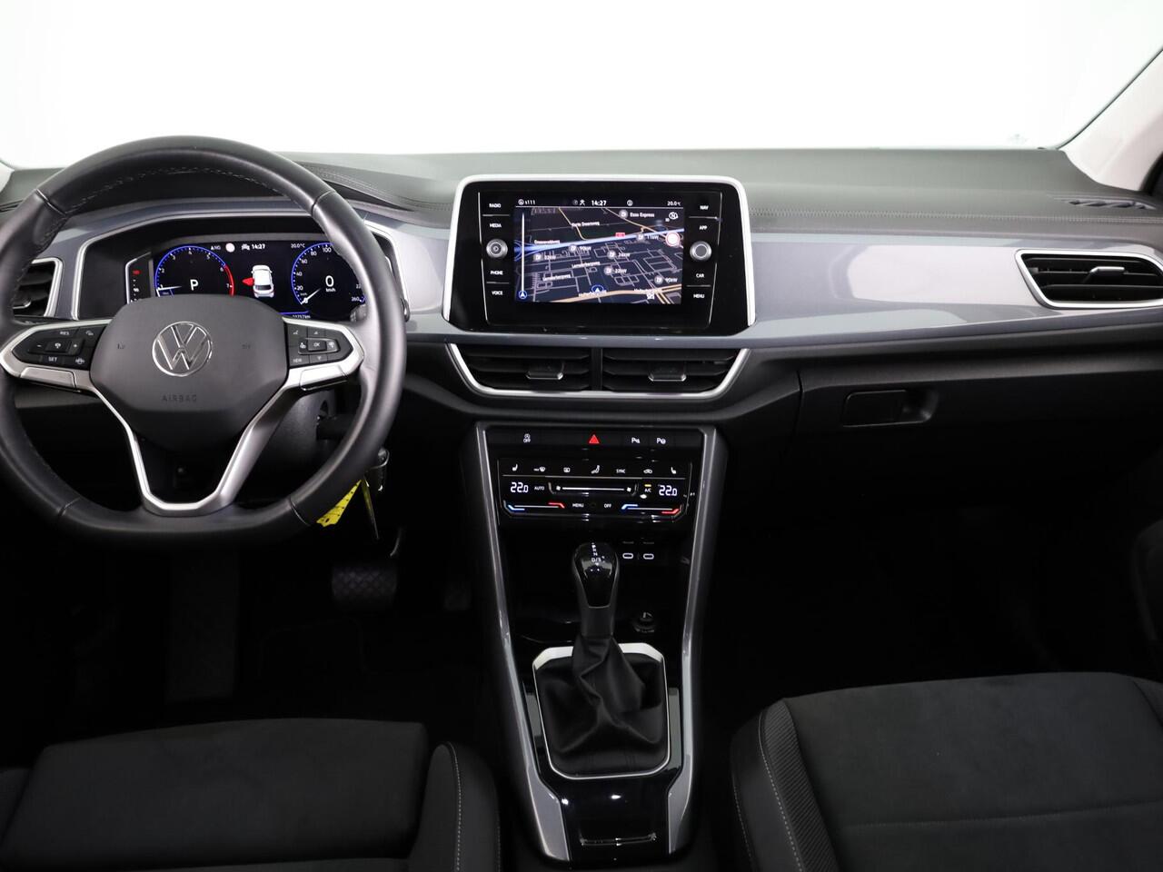 Volkswagen T-Roc 1.5 TSI Style 150 PK DSG | Trekhaak afneembaar | Navigatie | Stoel verwarming en massage | Leer/Alcantara |