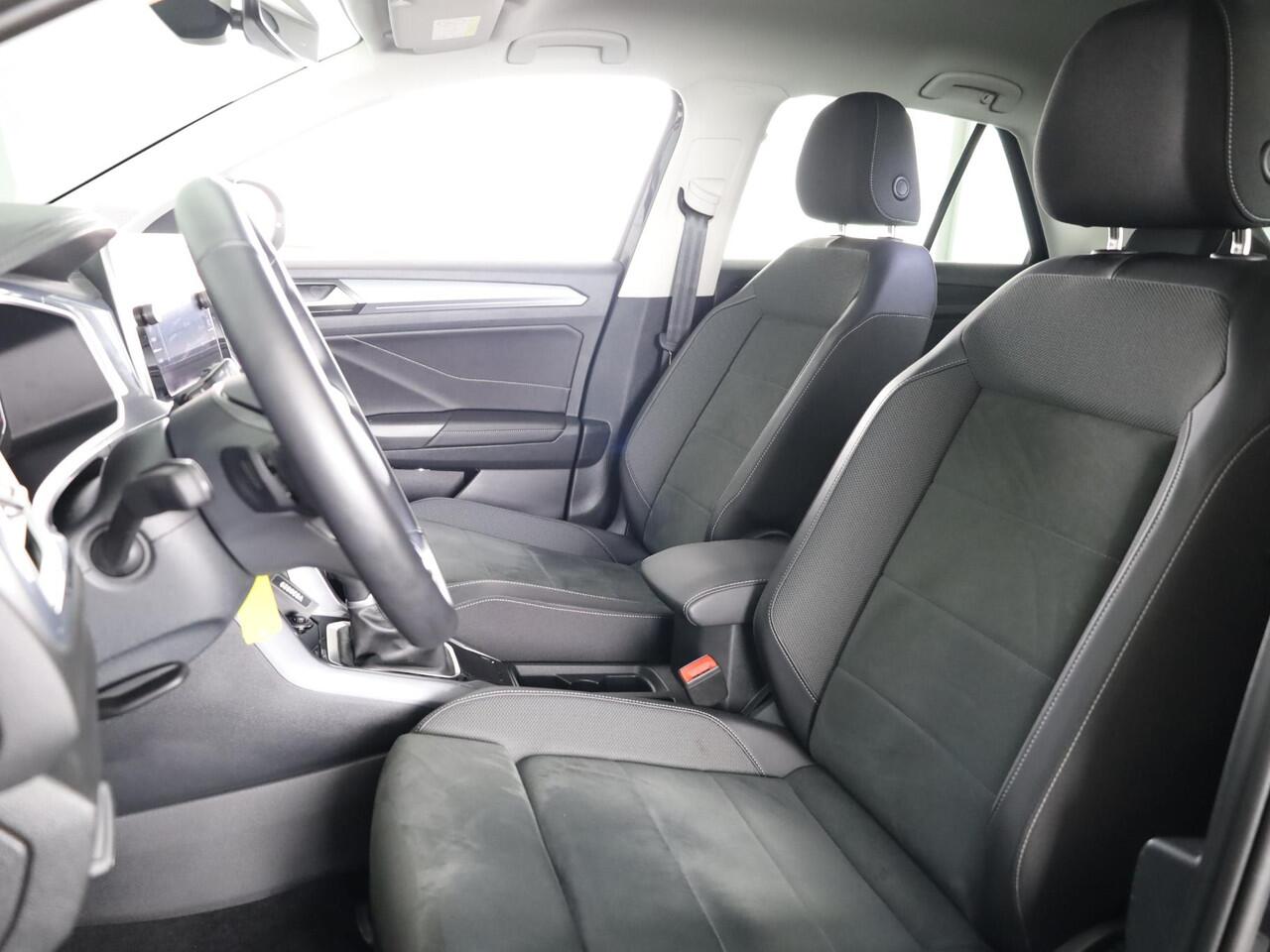 Volkswagen T-Roc 1.5 TSI Style 150 PK DSG | Trekhaak afneembaar | Navigatie | Stoel verwarming en massage | Leer/Alcantara |