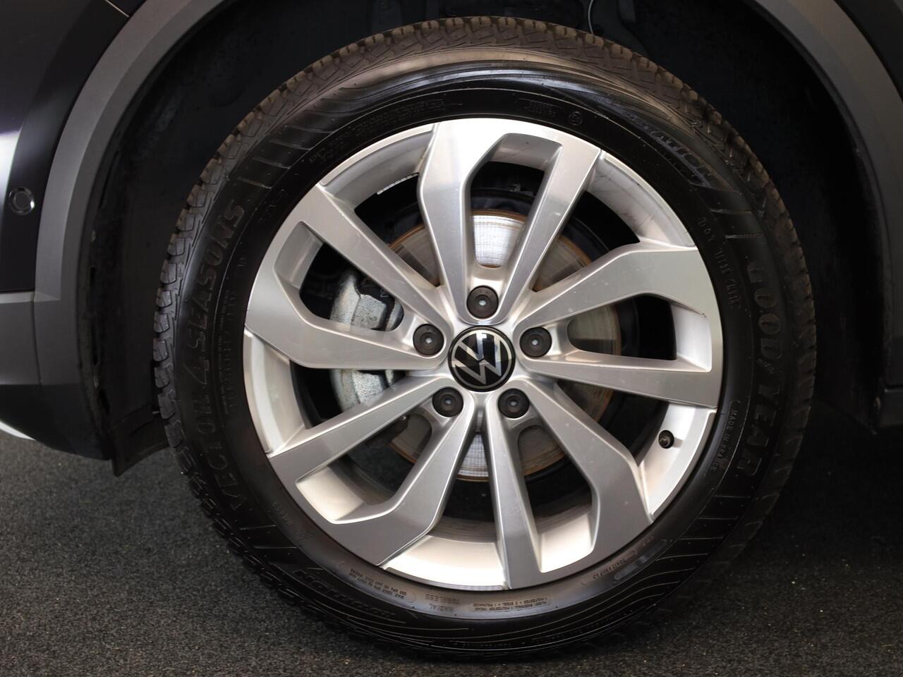 Volkswagen T-Roc 1.5 TSI Style 150 PK DSG | Private lease vanaf ¤641,-| Trekhaak afneembaar | Navigatie | Stoel verwarming en massage | Alcantara |