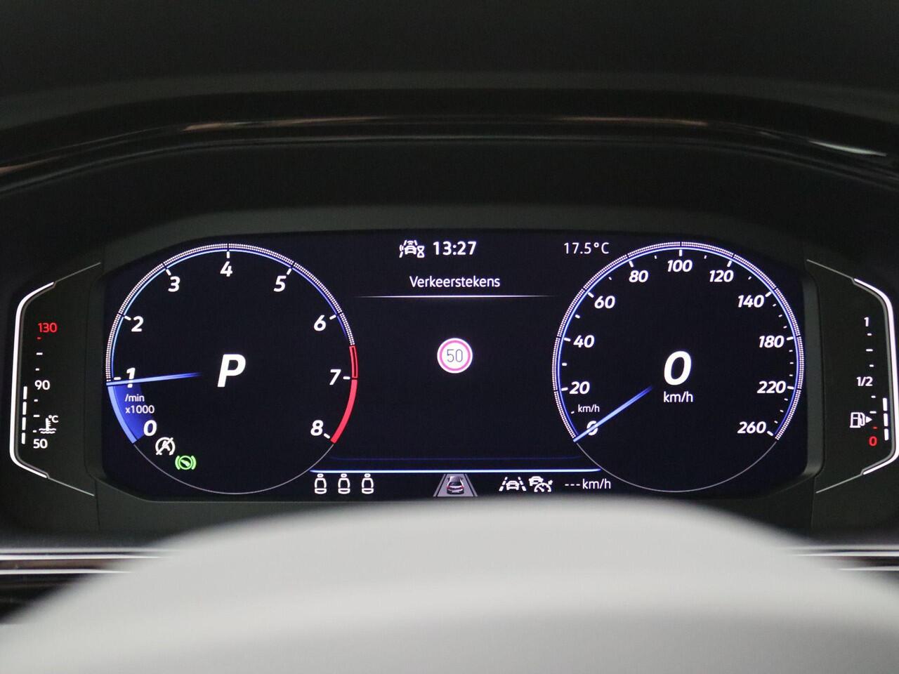 Volkswagen T-Roc 1.5 TSI R-Line Business 150PK DSG Trekhaak, Pano-Schuifdak, 19" LM Velgen, Black Style, LED-Matrix, Keyless Entry & Start, Achteruitrijcamera, Travel Assist,