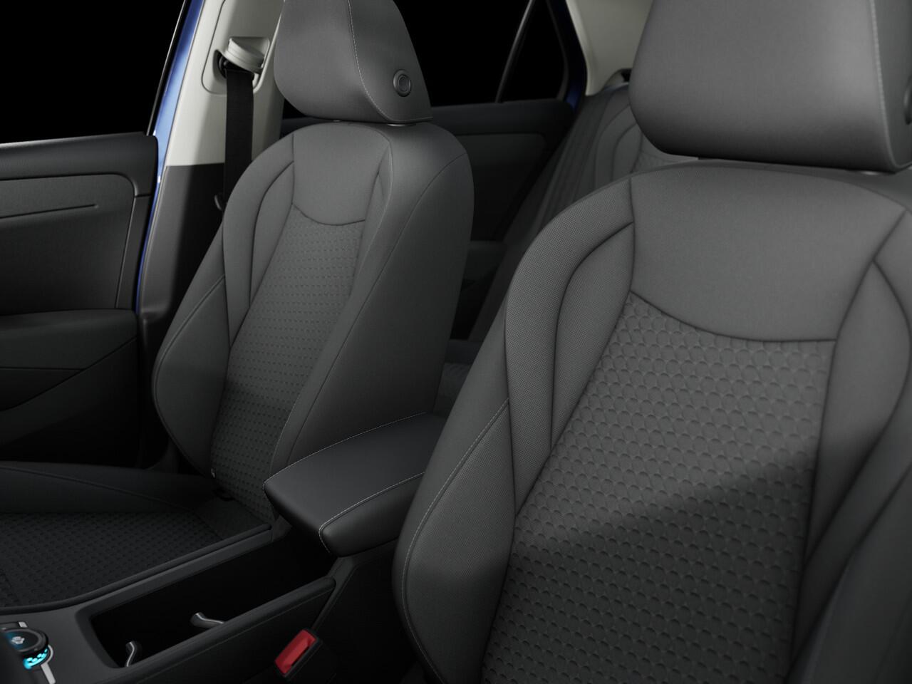 Volkswagen T-Roc Life First Edition 1.5 eTSI 116 PK | Camera | Stoel- & Stuurverwarming | Adaptieve Cruise Control | Keyless |